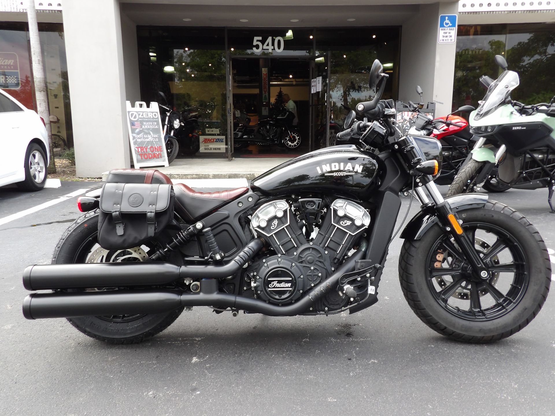 2018 Indian Motorcycle Scout® Bobber in Fort Lauderdale, Florida - Photo 2