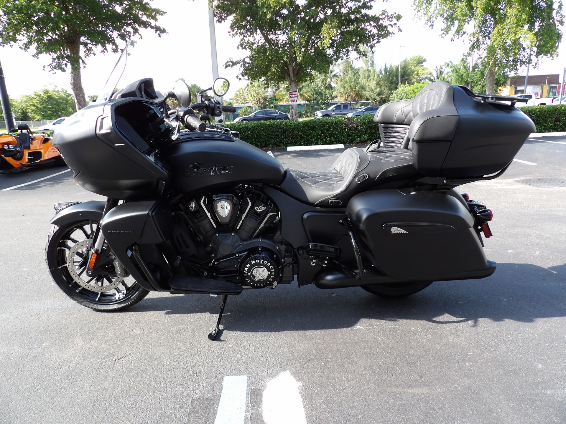 2023 Indian Motorcycle Pursuit® Dark Horse® with Premium Package in Fort Lauderdale, Florida - Photo 6