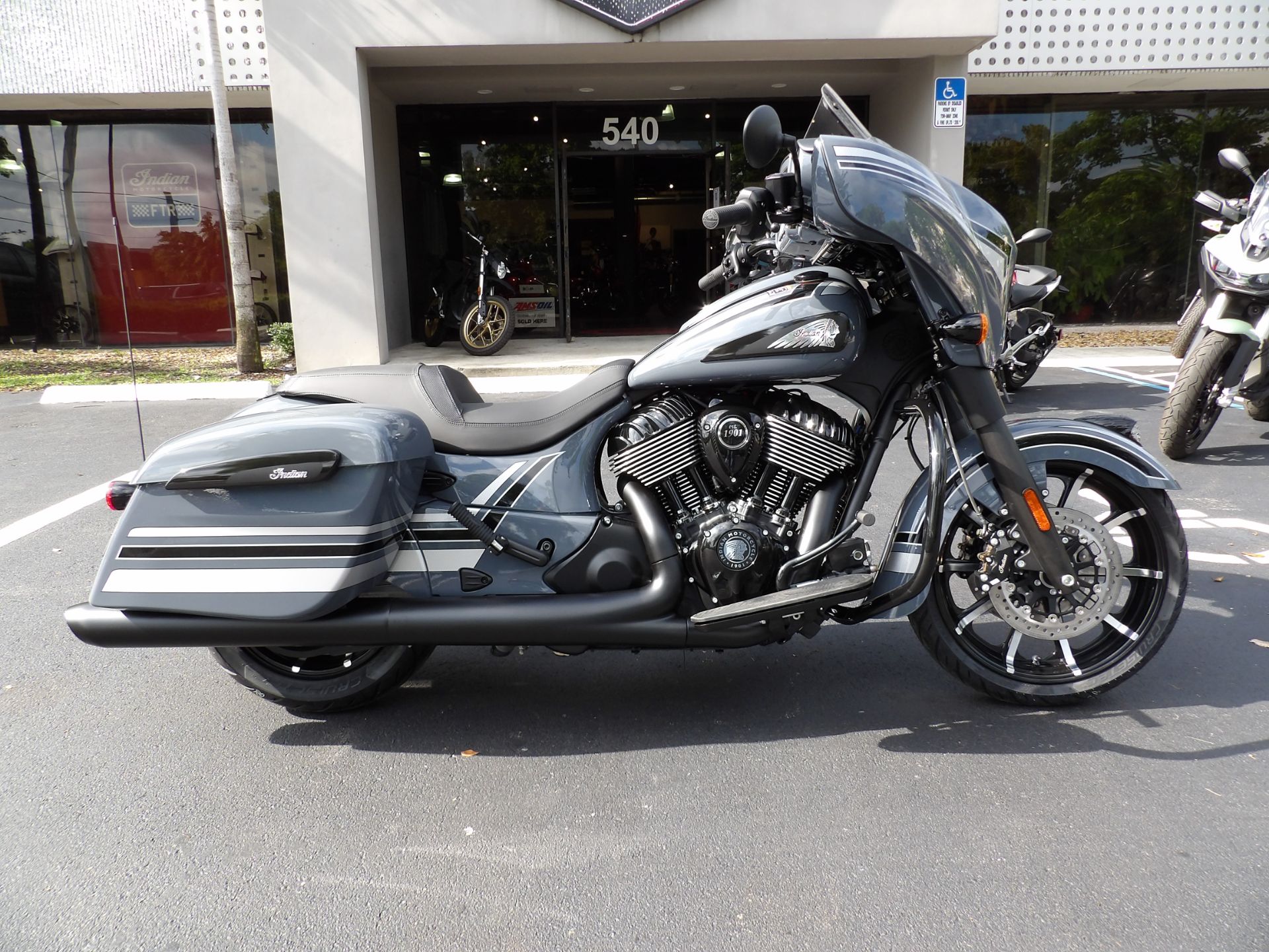 2023 Indian Motorcycle Chieftain® Dark Horse® Icon in Fort Lauderdale, Florida - Photo 2