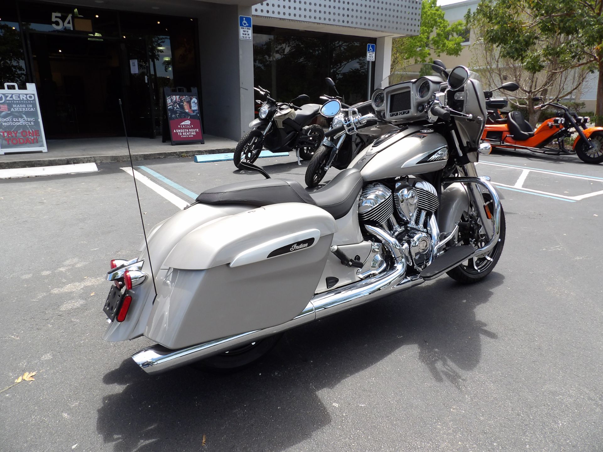 2022 Indian Motorcycle Chieftain® Limited in Fort Lauderdale, Florida - Photo 3