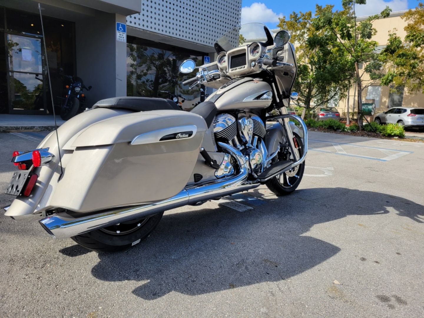 2022 Indian Motorcycle Chieftain® Limited in Fort Lauderdale, Florida - Photo 2