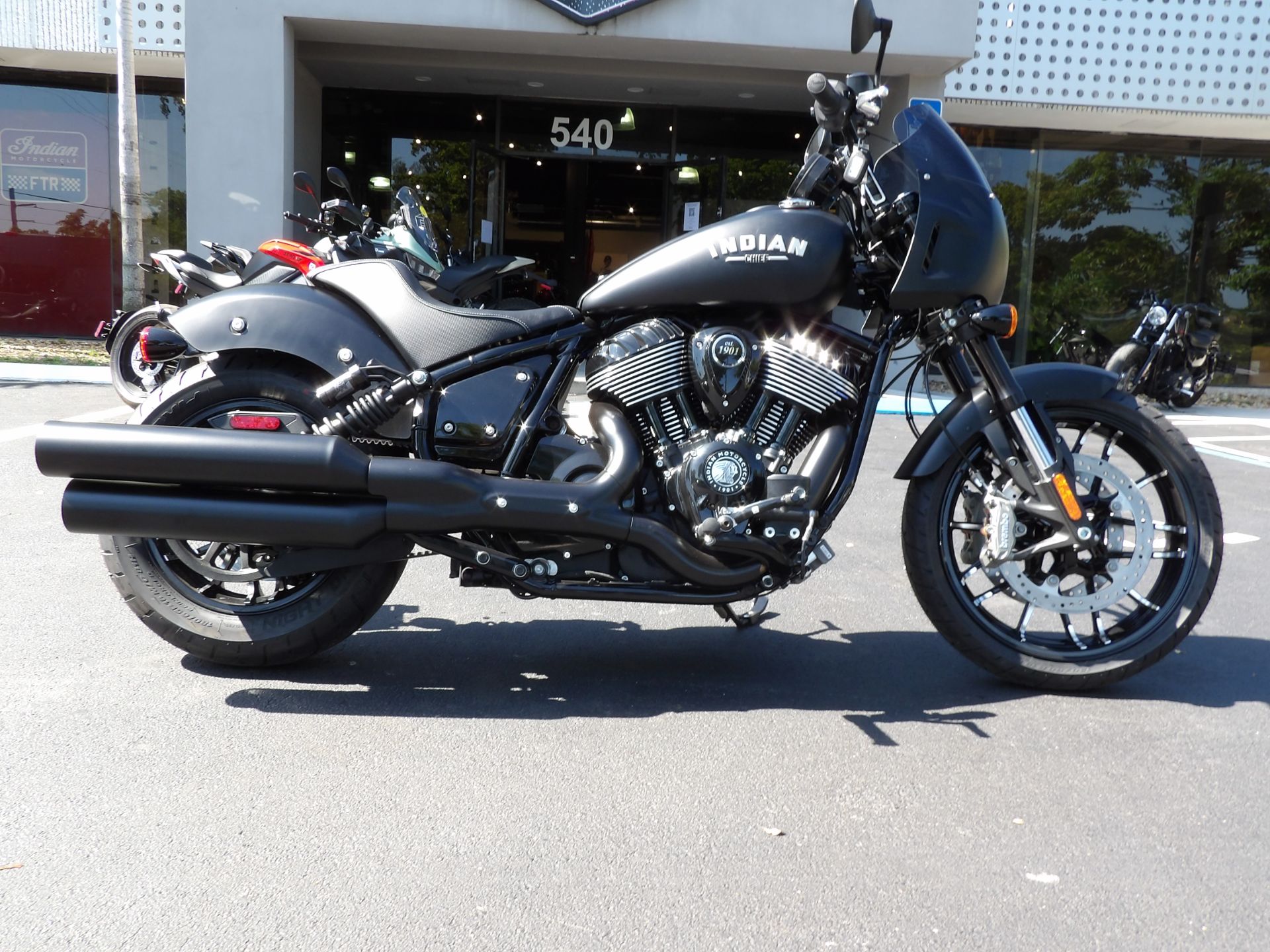 2023 Indian Motorcycle Sport Chief Dark Horse® in Fort Lauderdale, Florida - Photo 2