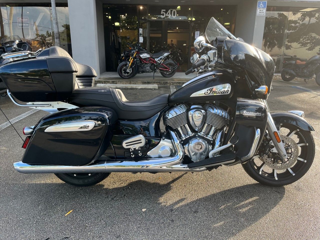 2021 Indian Motorcycle Roadmaster® Limited in Fort Lauderdale, Florida - Photo 2