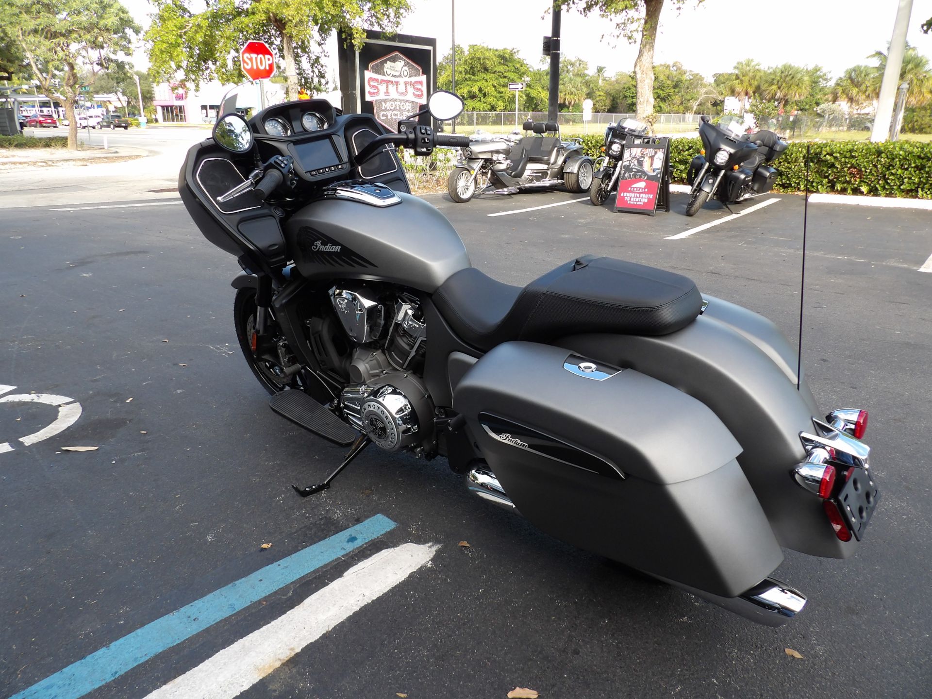 2023 Indian Motorcycle Challenger® in Fort Lauderdale, Florida - Photo 5