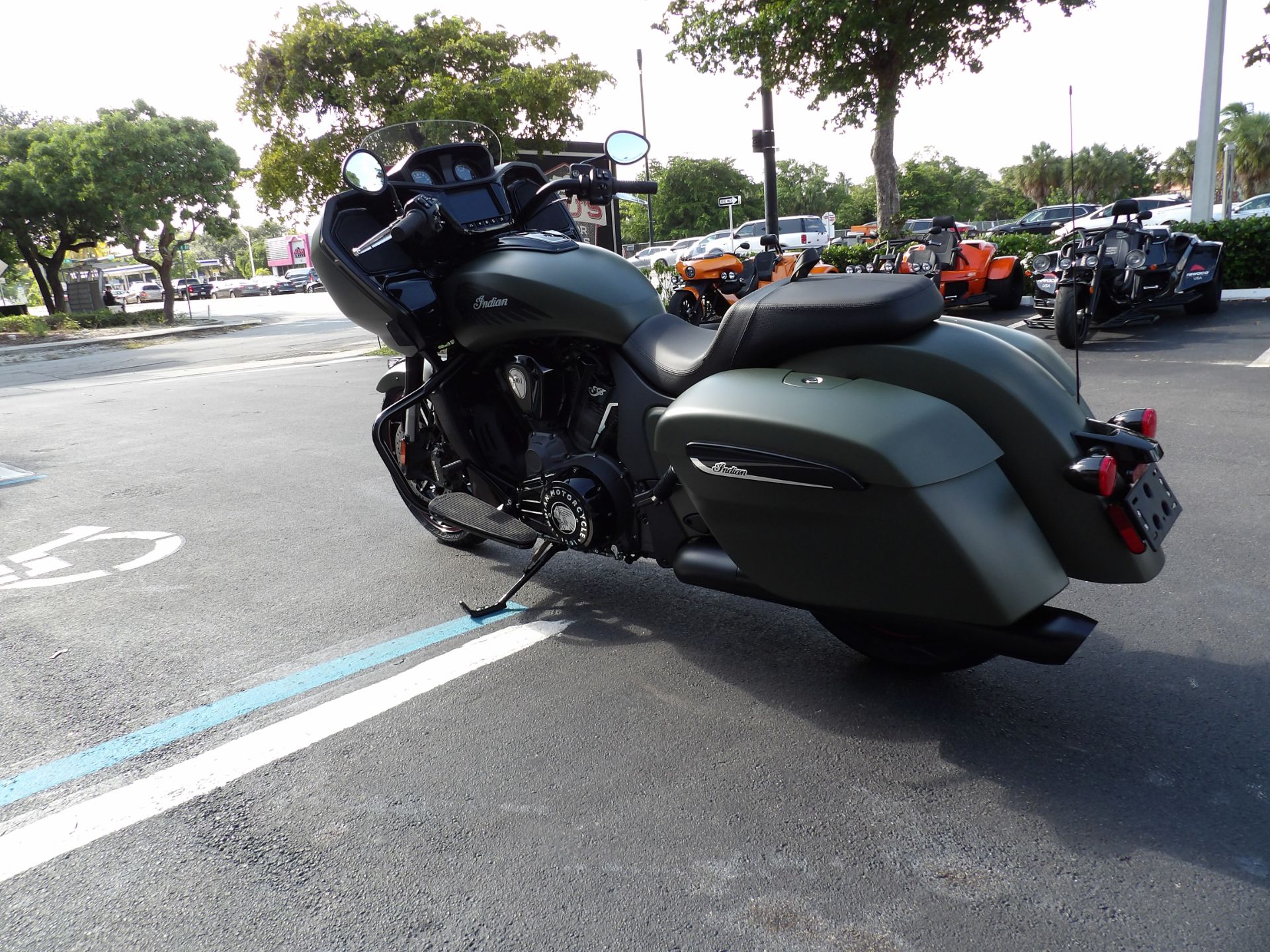 2023 Indian Motorcycle Challenger® Dark Horse® Icon in Fort Lauderdale, Florida - Photo 5