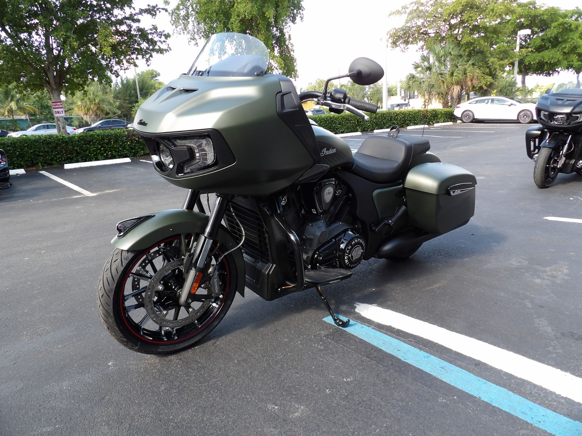 2023 Indian Motorcycle Challenger® Dark Horse® Icon in Fort Lauderdale, Florida - Photo 7
