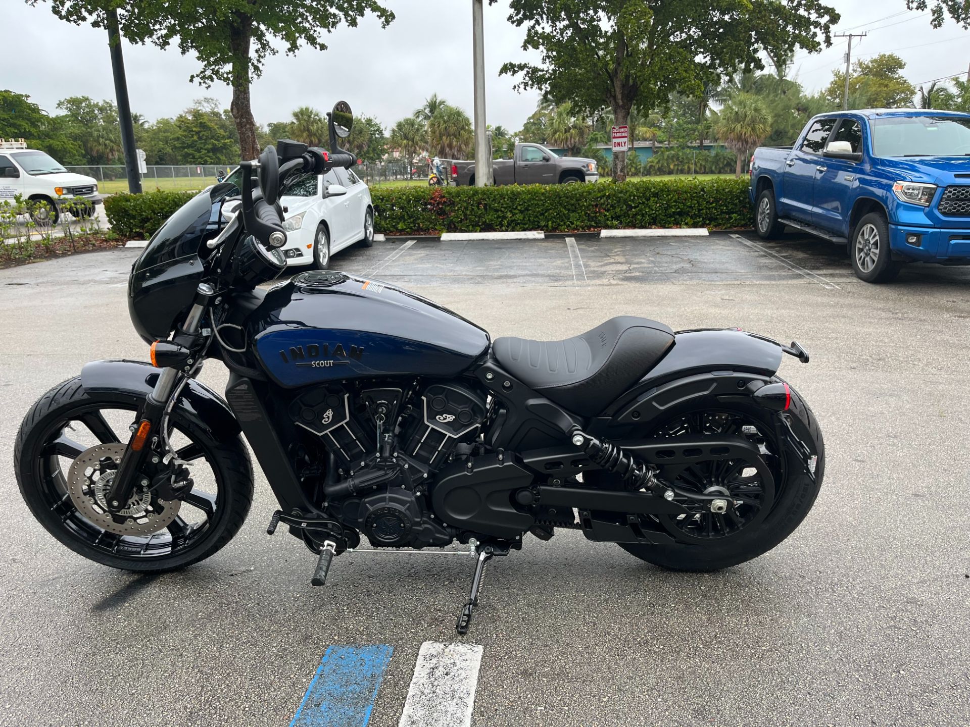 2023 Indian Motorcycle Scout® Rogue ABS Icon in Fort Lauderdale, Florida - Photo 6