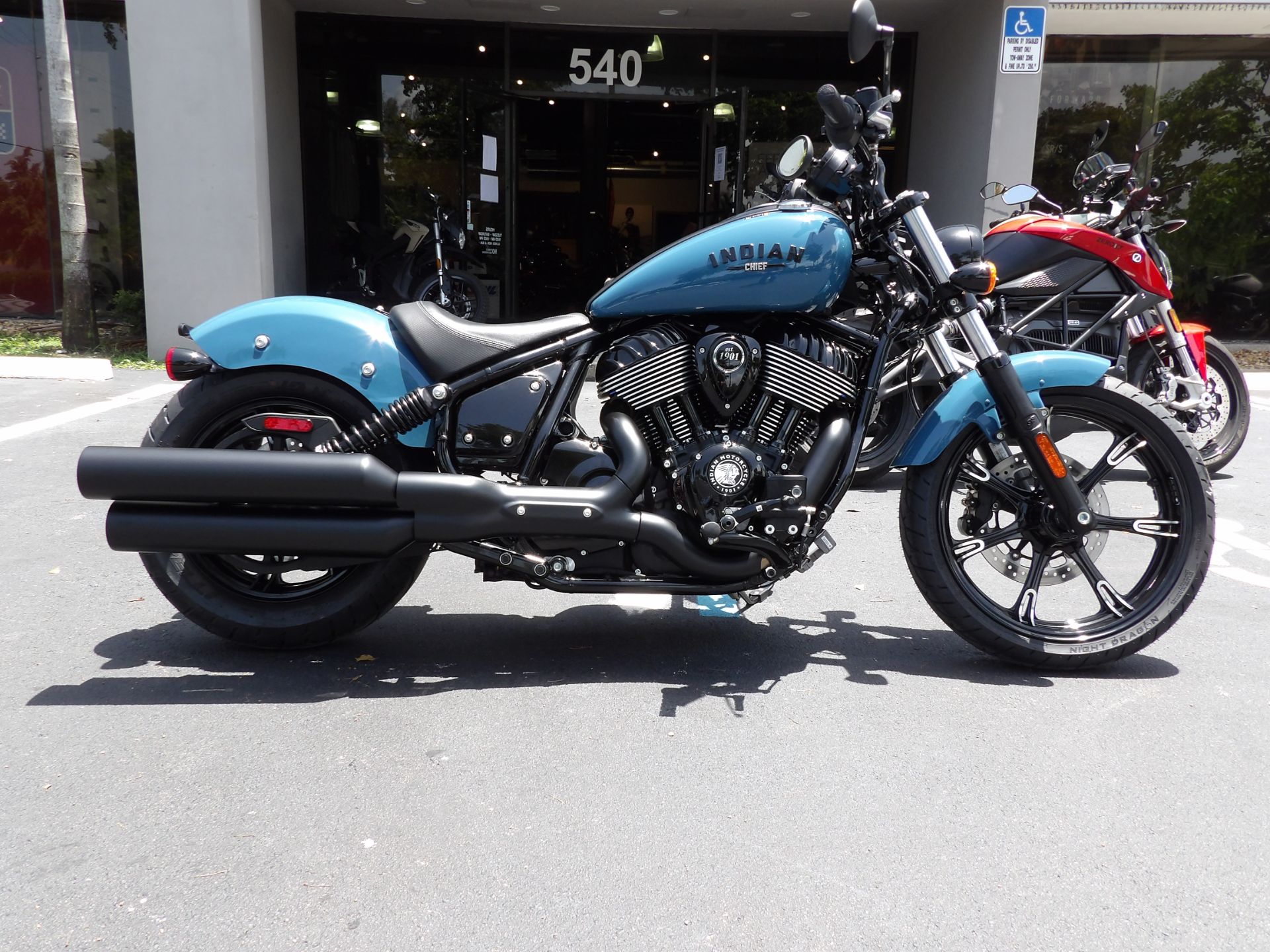2023 Indian Motorcycle Chief Dark Horse® Icon in Fort Lauderdale, Florida - Photo 2