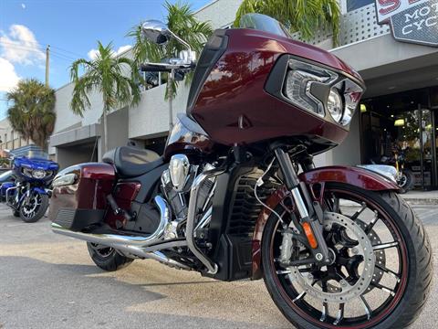 2022 Indian Motorcycle Challenger® Limited in Fort Lauderdale, Florida - Photo 10