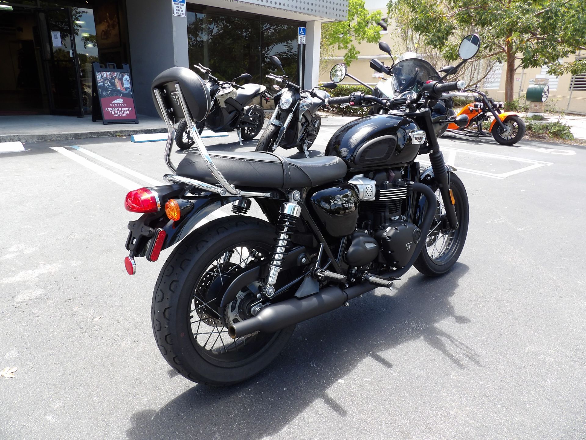 2019 Triumph Bonneville T100 Black in Fort Lauderdale, Florida - Photo 3