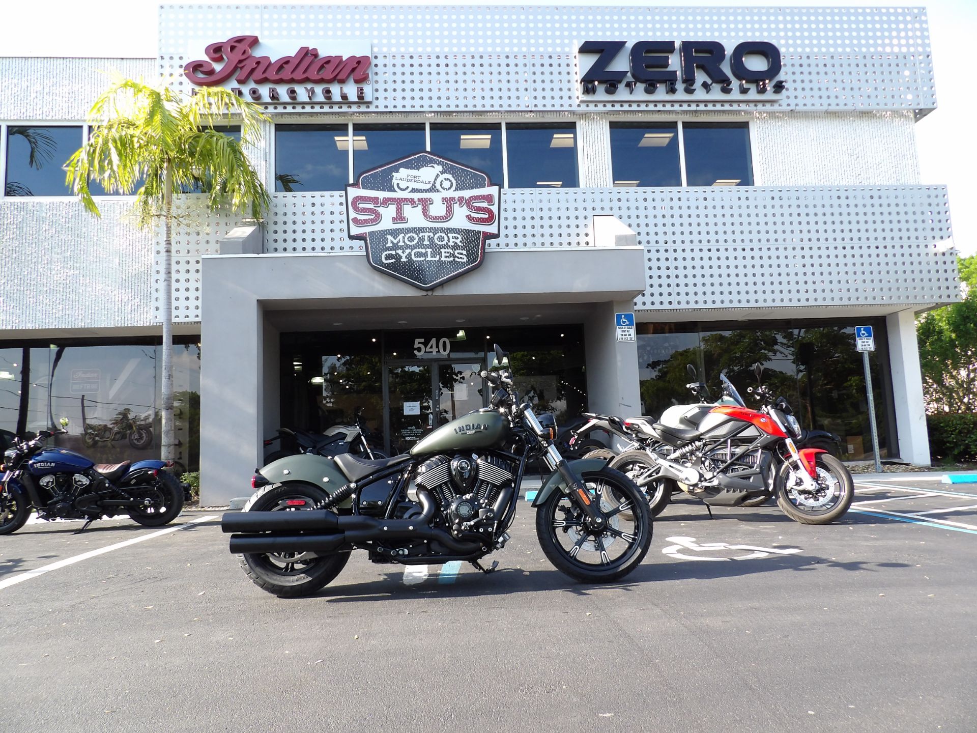 2022 Indian Motorcycle Chief Bobber Dark Horse® in Fort Lauderdale, Florida - Photo 2