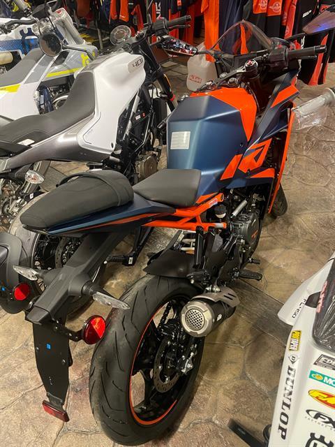 2023 KTM RC 390 in Troy, New York - Photo 5