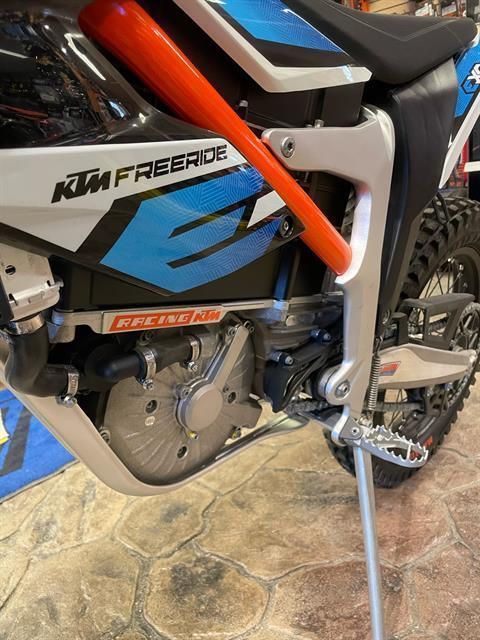 2023 KTM Freeride E-XC in Troy, New York - Photo 11