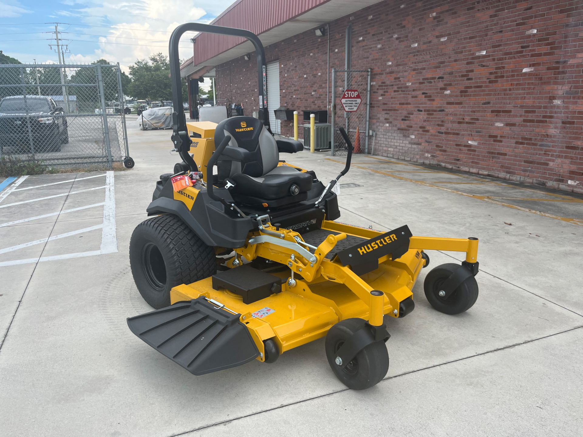 2024 Hustler Turf Equipment HyperDrive 72 in. Kawasaki FX1000 EFI 38.5 hp in Okeechobee, Florida - Photo 4