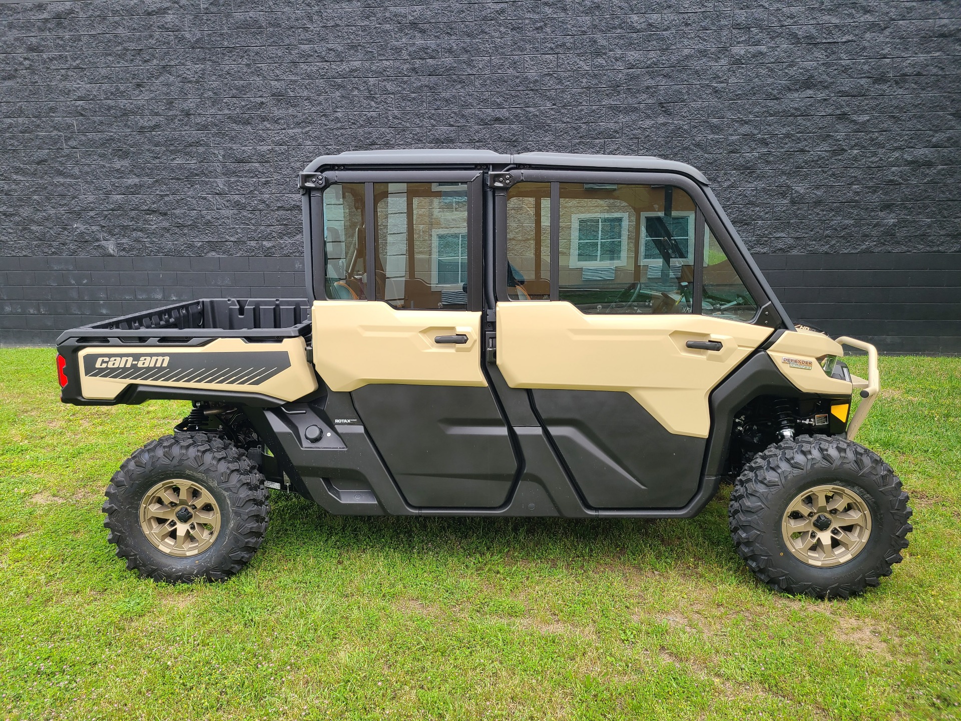 2024 Can-Am Defender MAX Limited in West Monroe, Louisiana - Photo 1