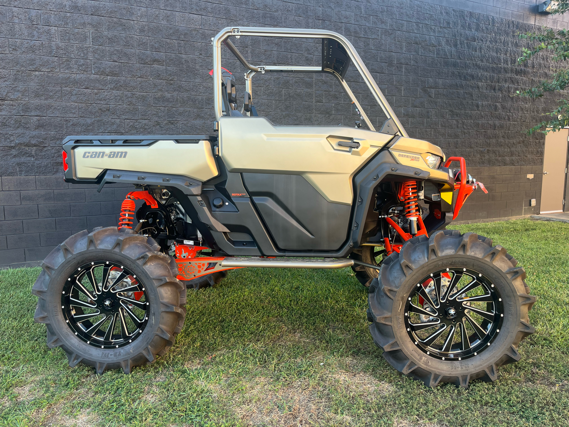 2023 Can-Am Defender X MR With Half Doors HD10 in West Monroe, Louisiana - Photo 1