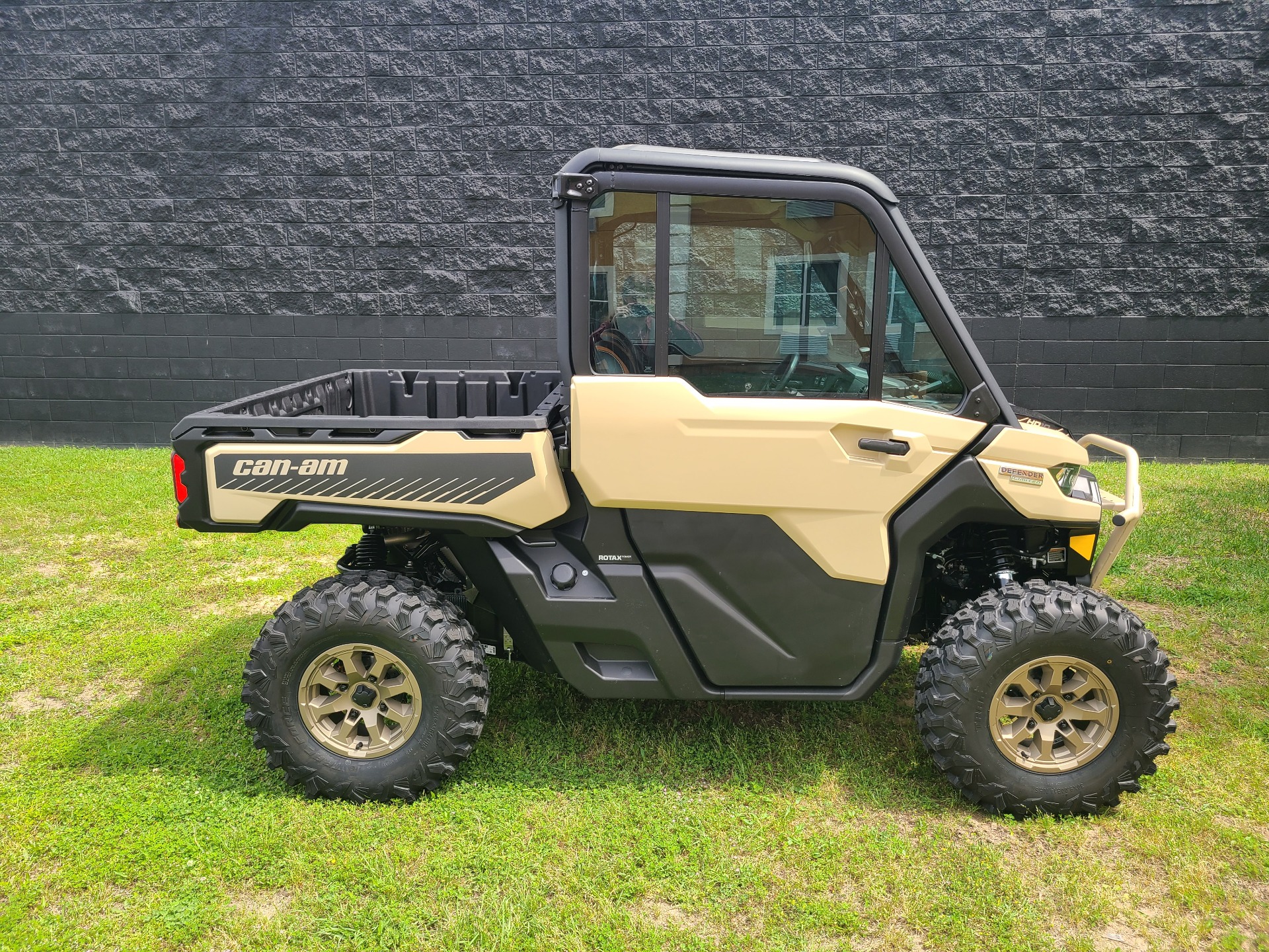 2024 Can-Am Defender Limited in West Monroe, Louisiana - Photo 1