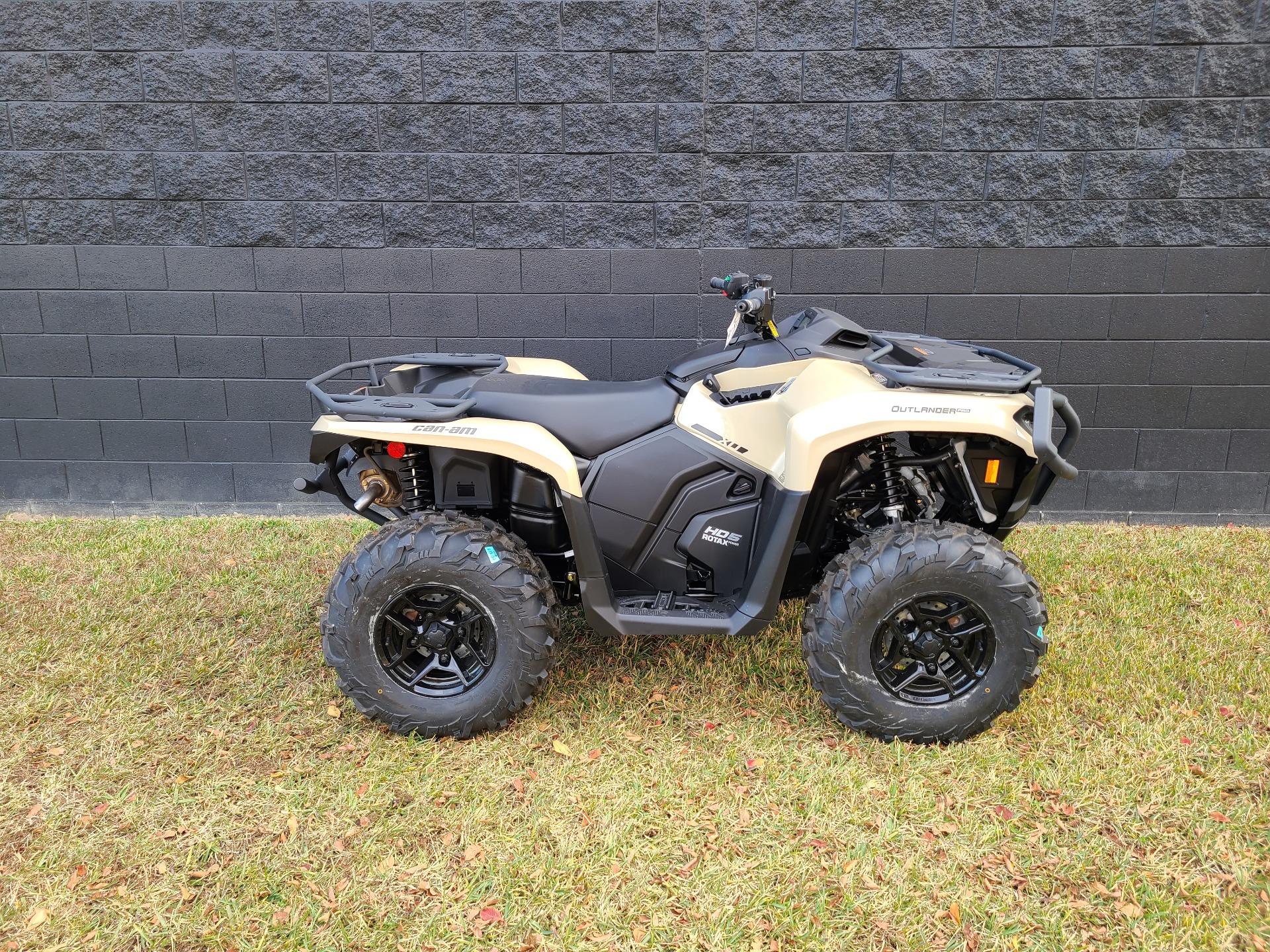 2024 Can-Am Outlander PRO XU HD5 in West Monroe, Louisiana - Photo 1