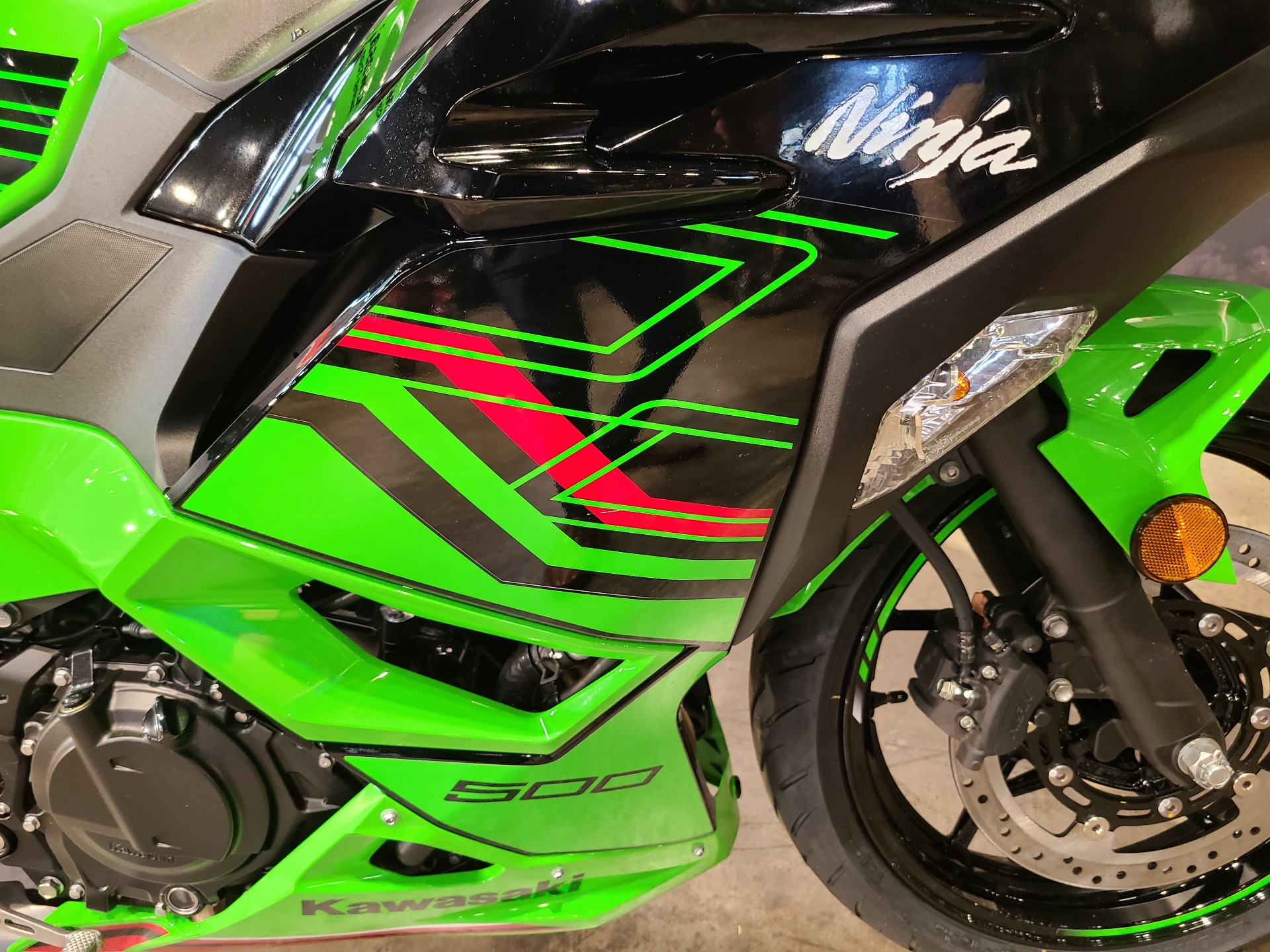 2024 Kawasaki Ninja 500 KRT Edition in West Monroe, Louisiana - Photo 7