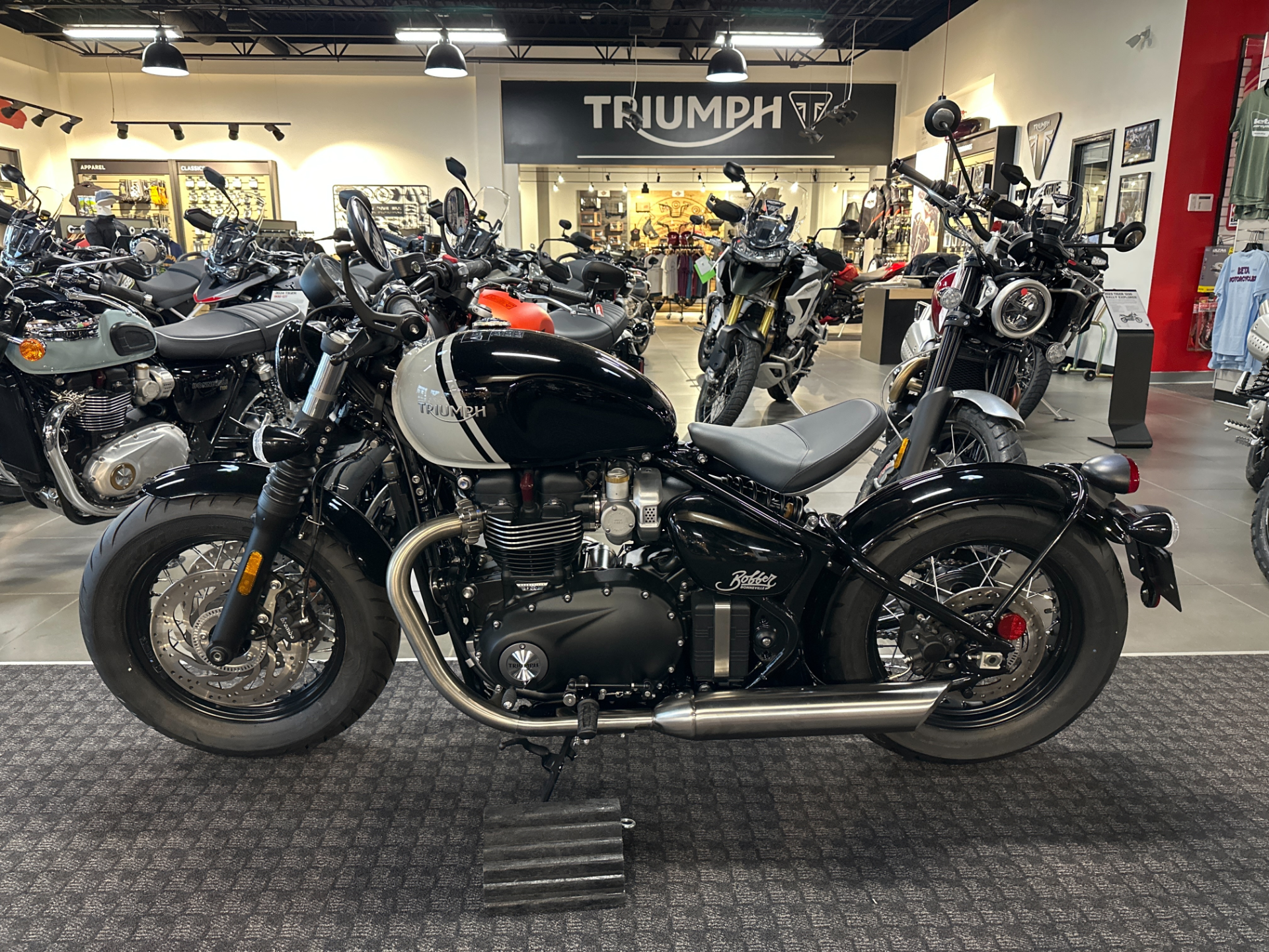 2024 Triumph Bonneville Bobber in Salem, Virginia - Photo 2