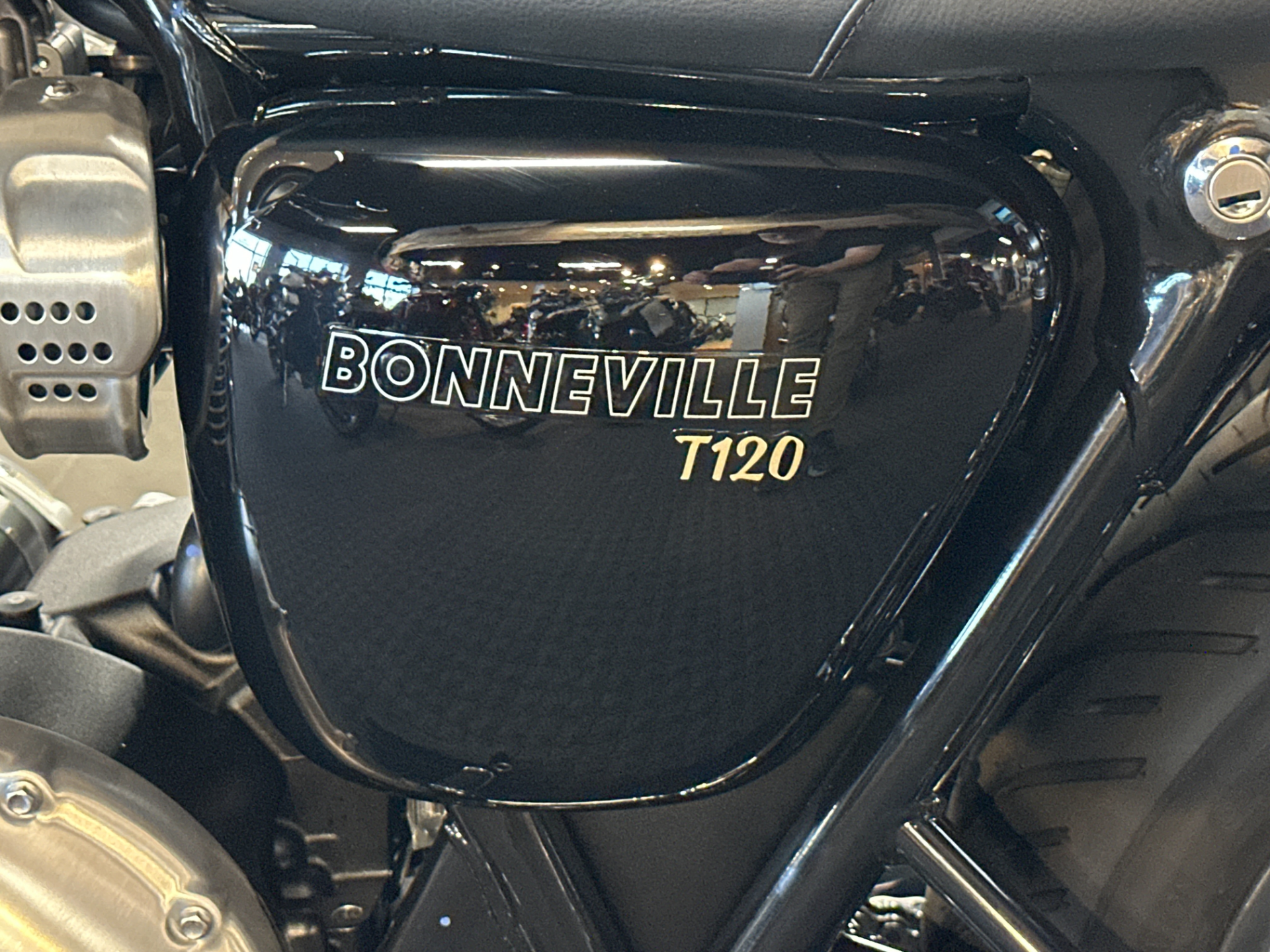 2024 Triumph Bonneville T120 in Salem, Virginia - Photo 6