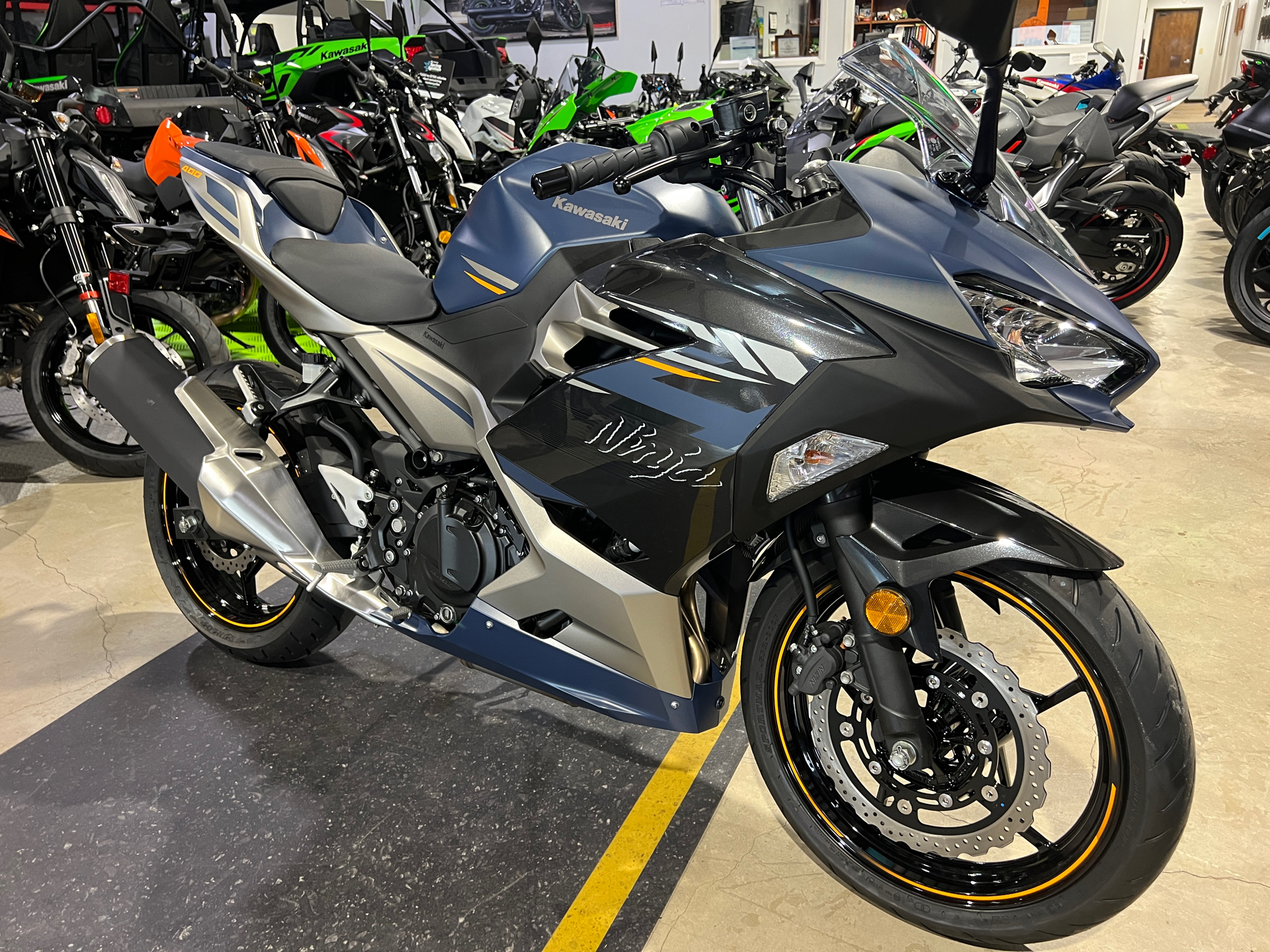 2023 Kawasaki Ninja 400 in La Marque, Texas - Photo 2
