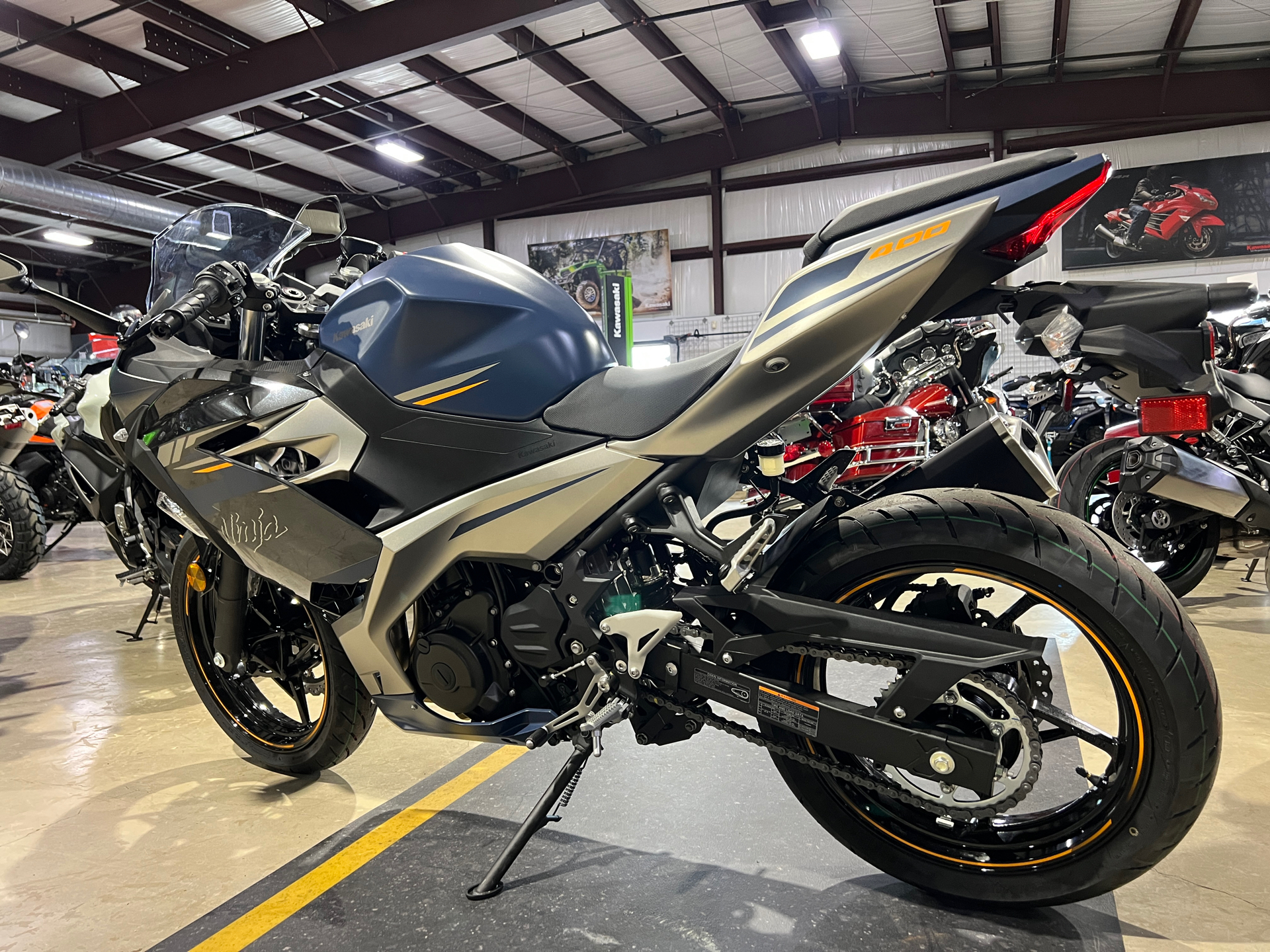 2023 Kawasaki Ninja 400 in La Marque, Texas - Photo 6