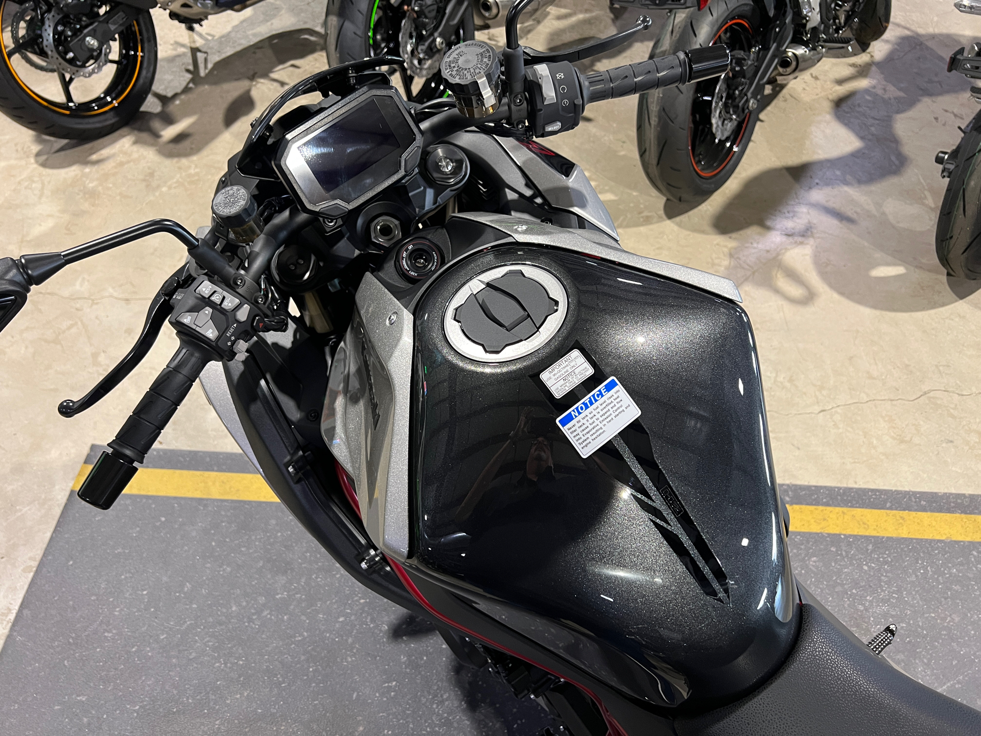 2023 Kawasaki Z H2 in La Marque, Texas - Photo 16