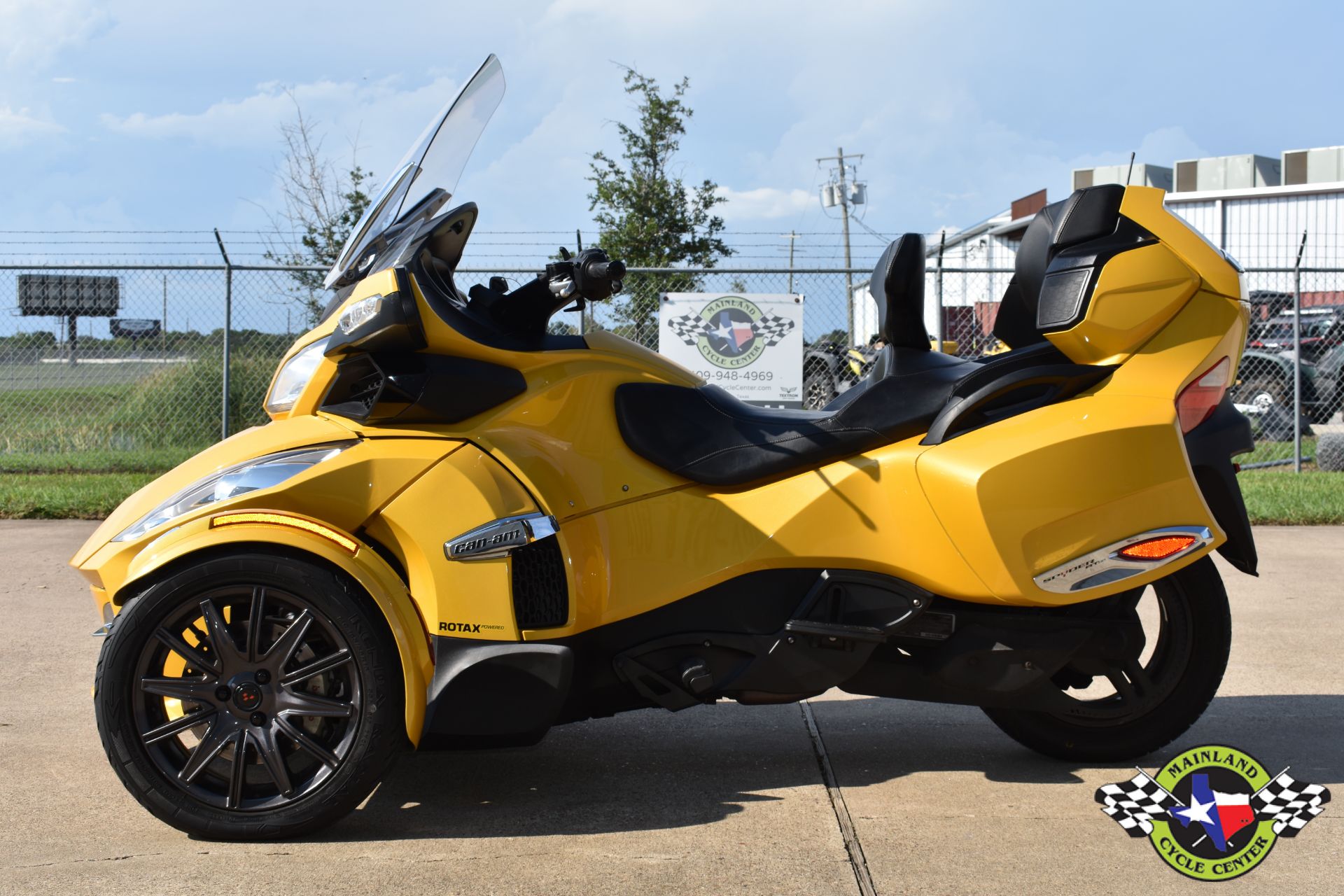 2013 Can-Am Spyder® RT-S SM5 in La Marque, Texas - Photo 4