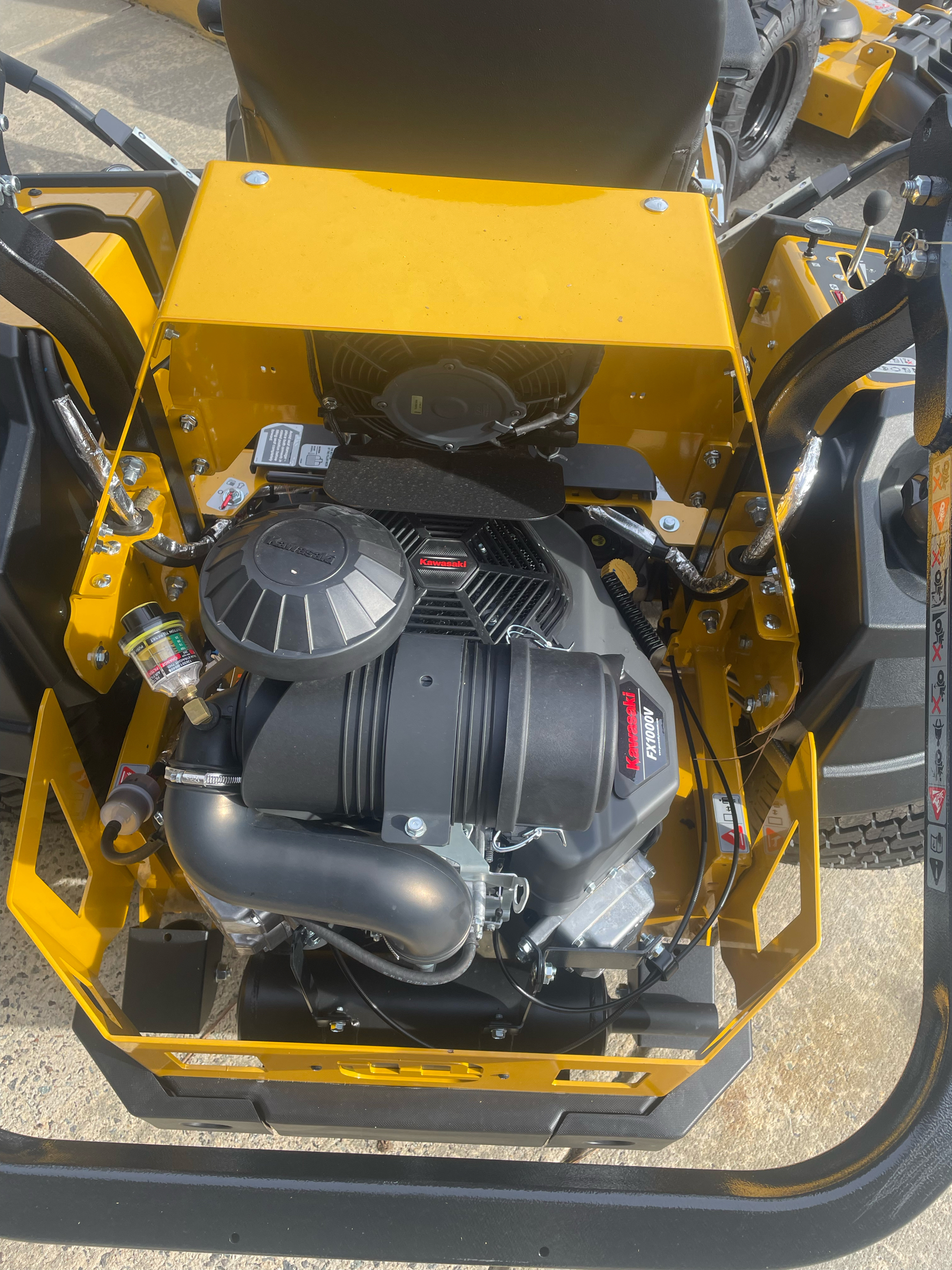 2023 Hustler Turf Equipment Super Z 60 in. Kawasaki FX1000 35 hp in Lancaster, South Carolina - Photo 6