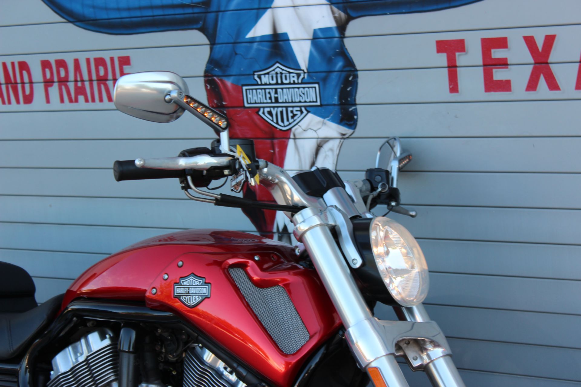 2013 Harley-Davidson V-Rod Muscle® in Grand Prairie, Texas - Photo 2