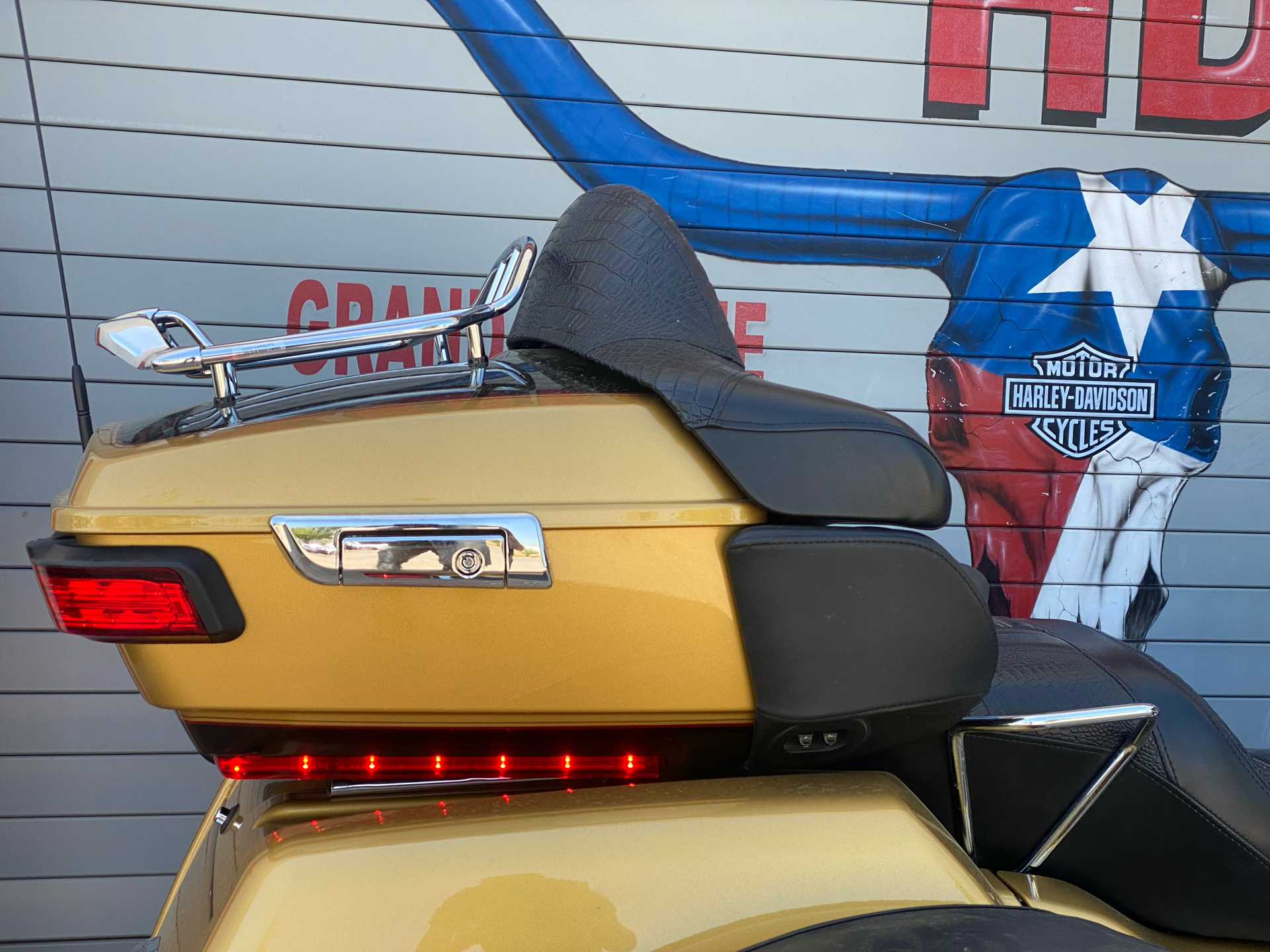 2017 Harley-Davidson Tri Glide® Ultra in Grand Prairie, Texas - Photo 10