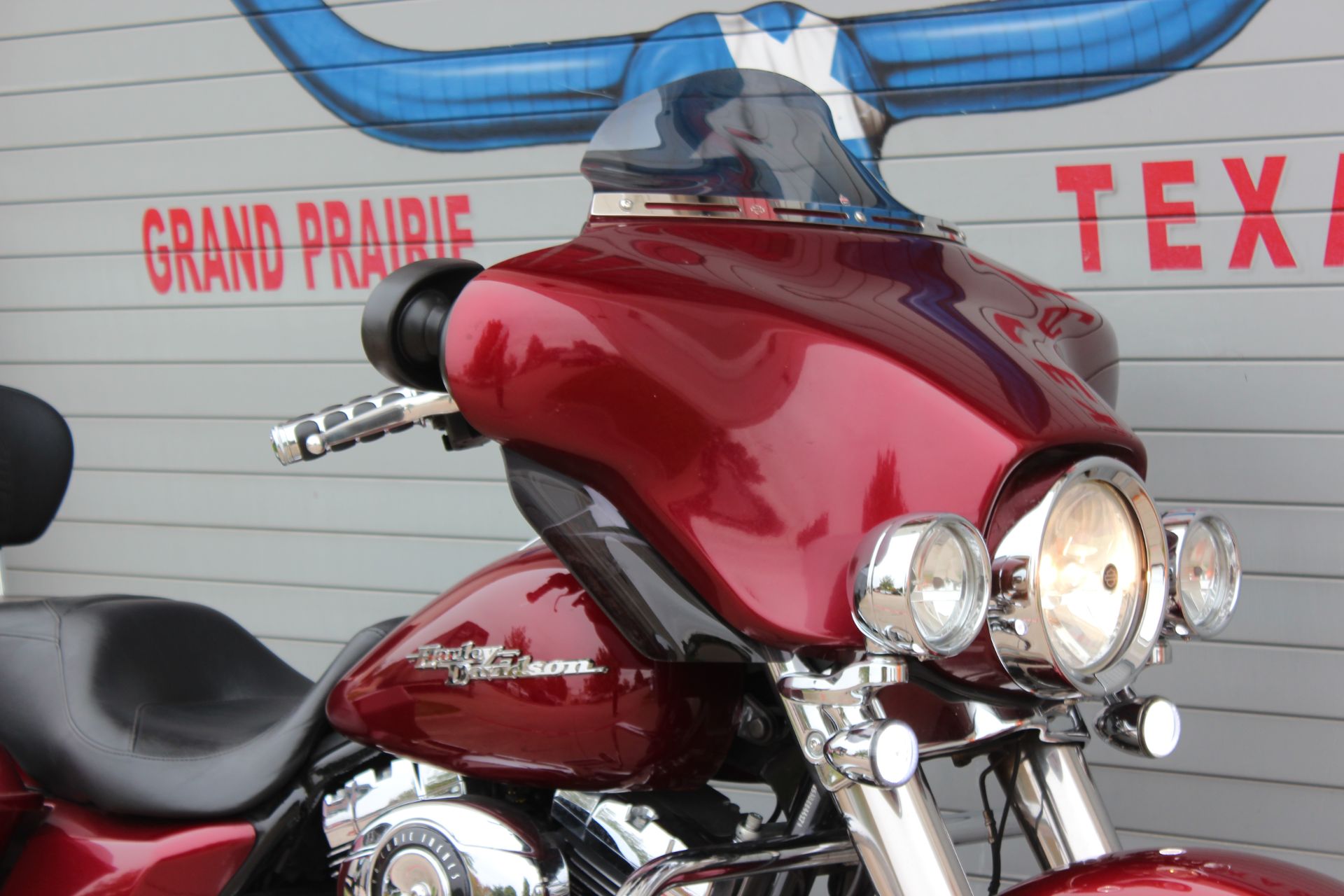 2010 Harley-Davidson Street Glide® in Grand Prairie, Texas - Photo 2