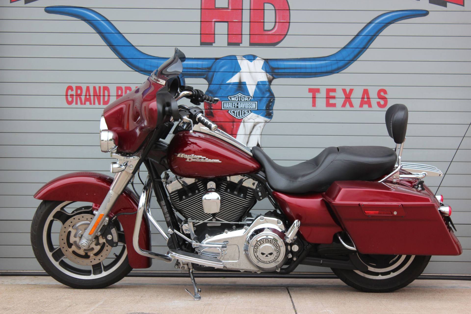 2010 Harley-Davidson Street Glide® in Grand Prairie, Texas - Photo 13