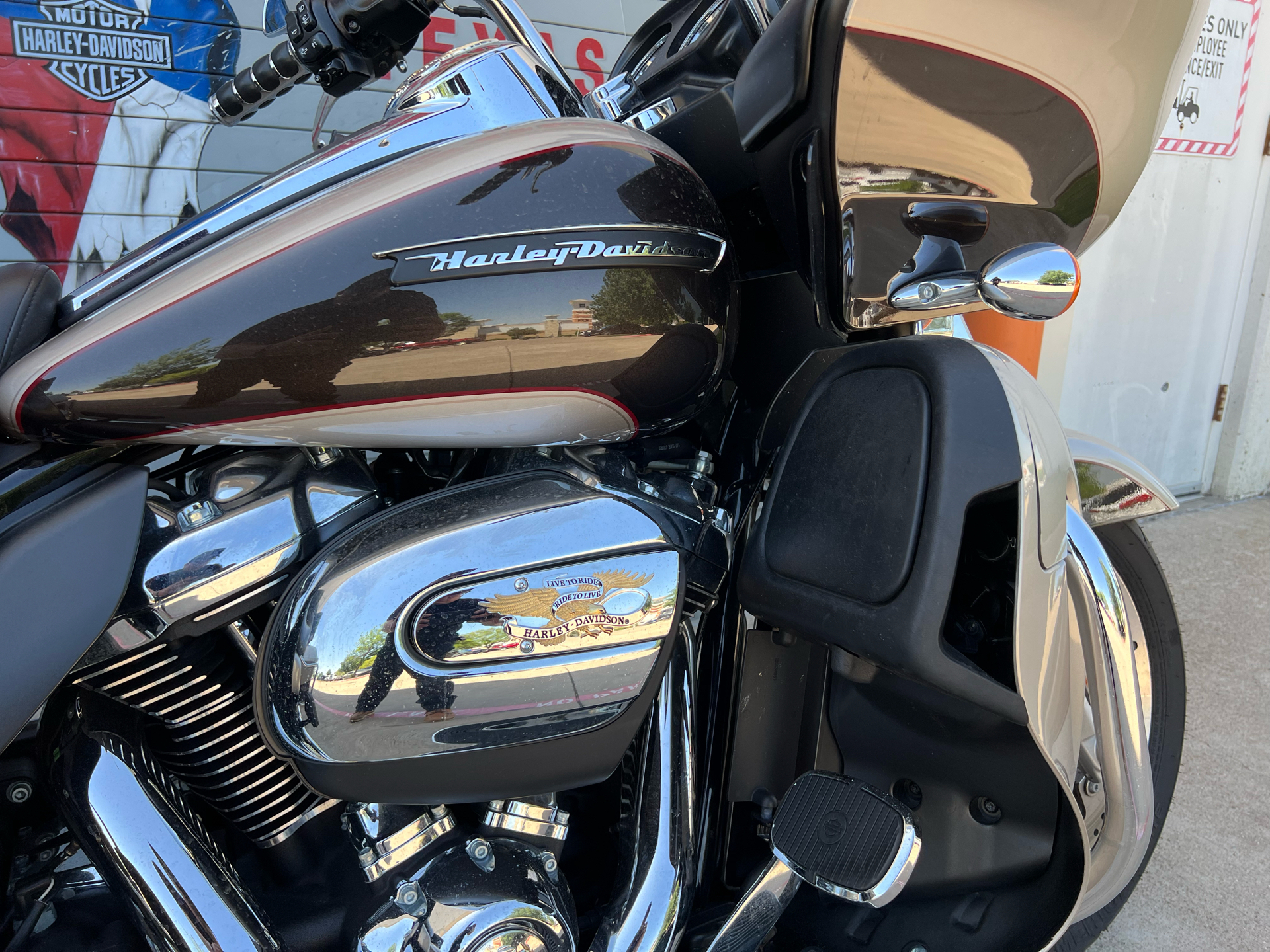 2018 Harley-Davidson Road Glide® Ultra in Grand Prairie, Texas - Photo 2