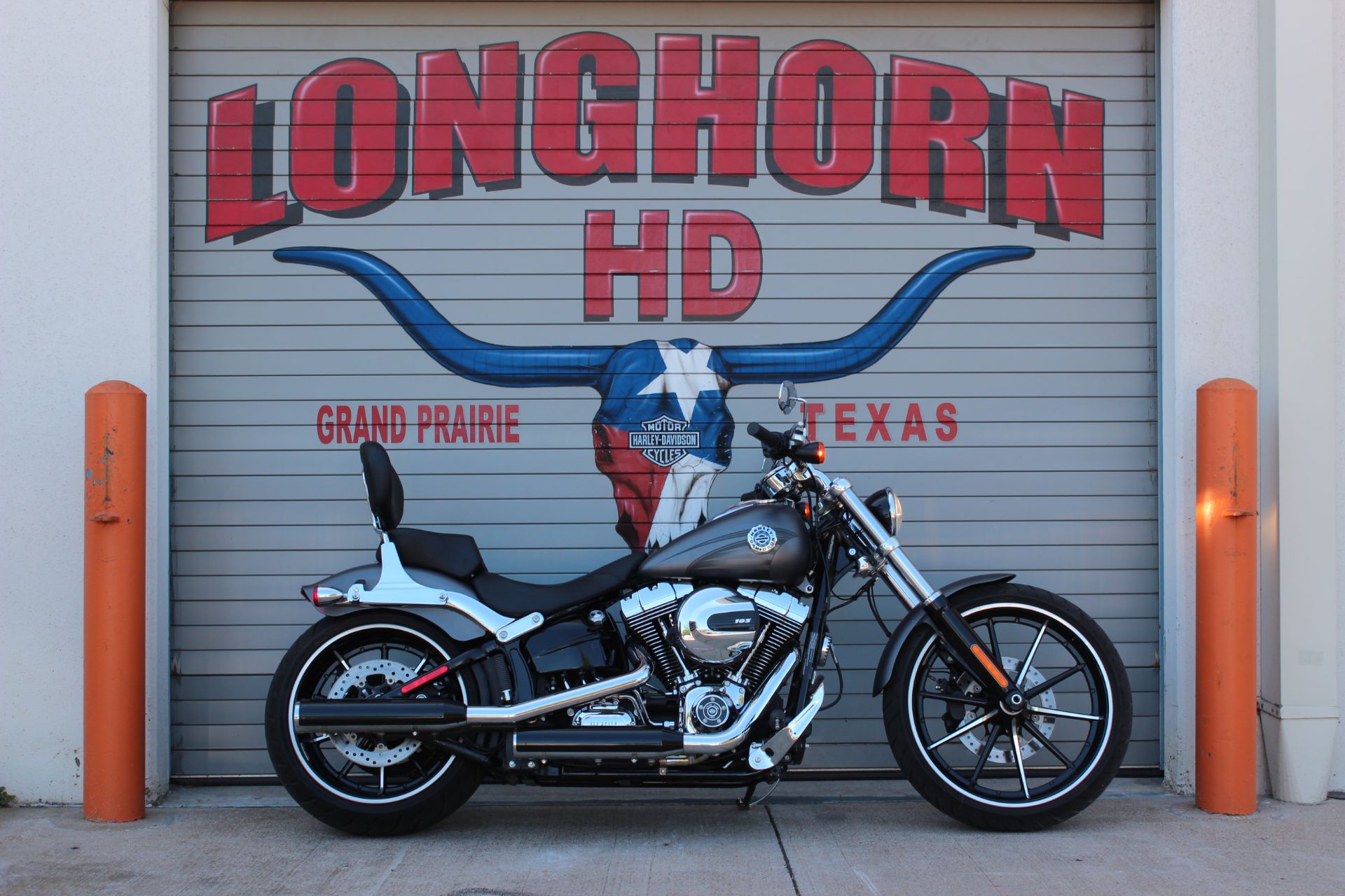 2016 Harley-Davidson Breakout® in Grand Prairie, Texas - Photo 1