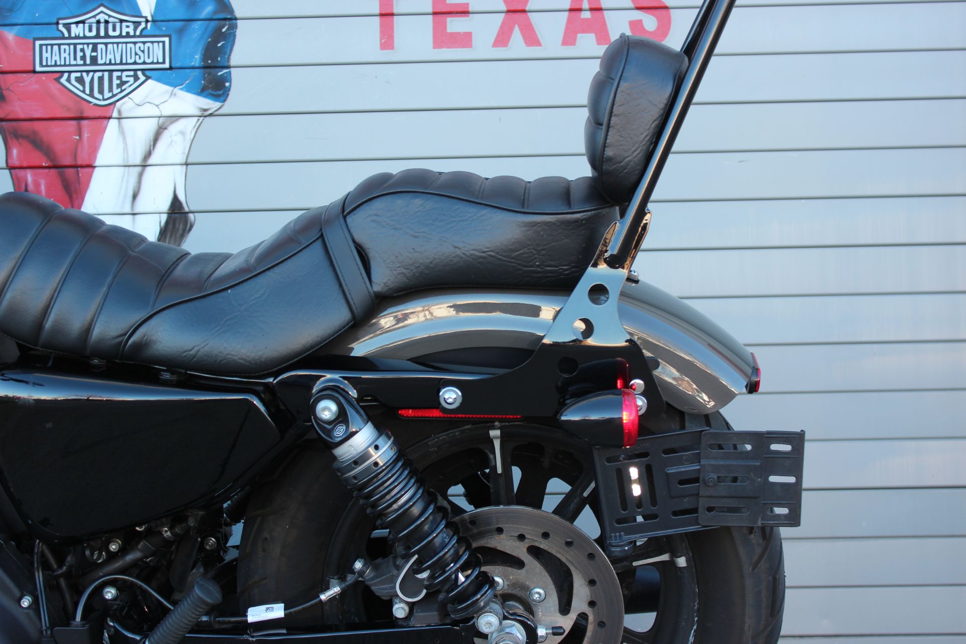 2019 Harley-Davidson Iron 883™ in Grand Prairie, Texas - Photo 20