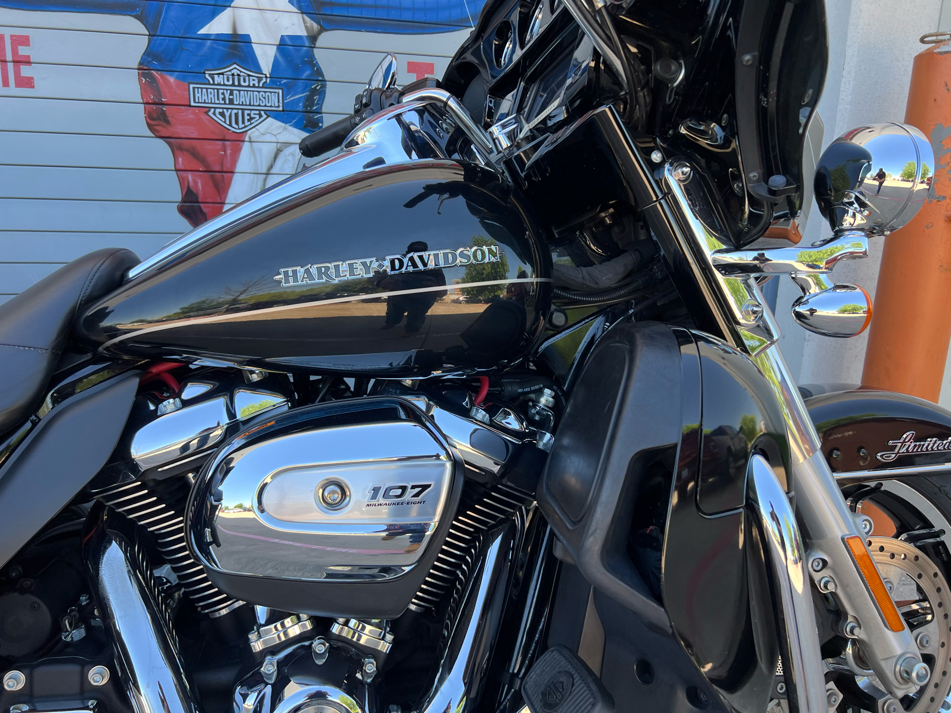 2017 Harley-Davidson Ultra Limited in Grand Prairie, Texas - Photo 2