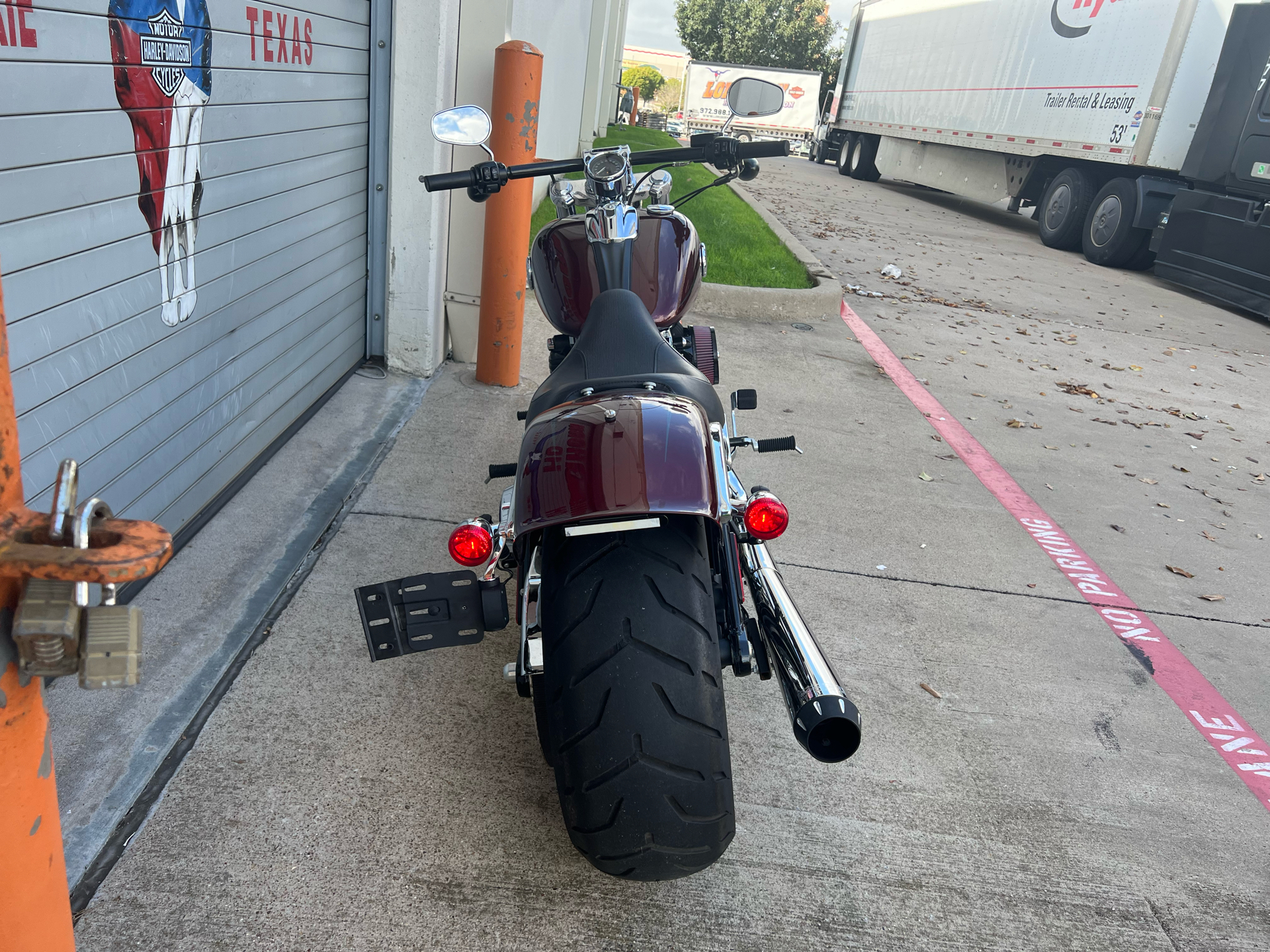 2015 Harley-Davidson Breakout® in Grand Prairie, Texas - Photo 6