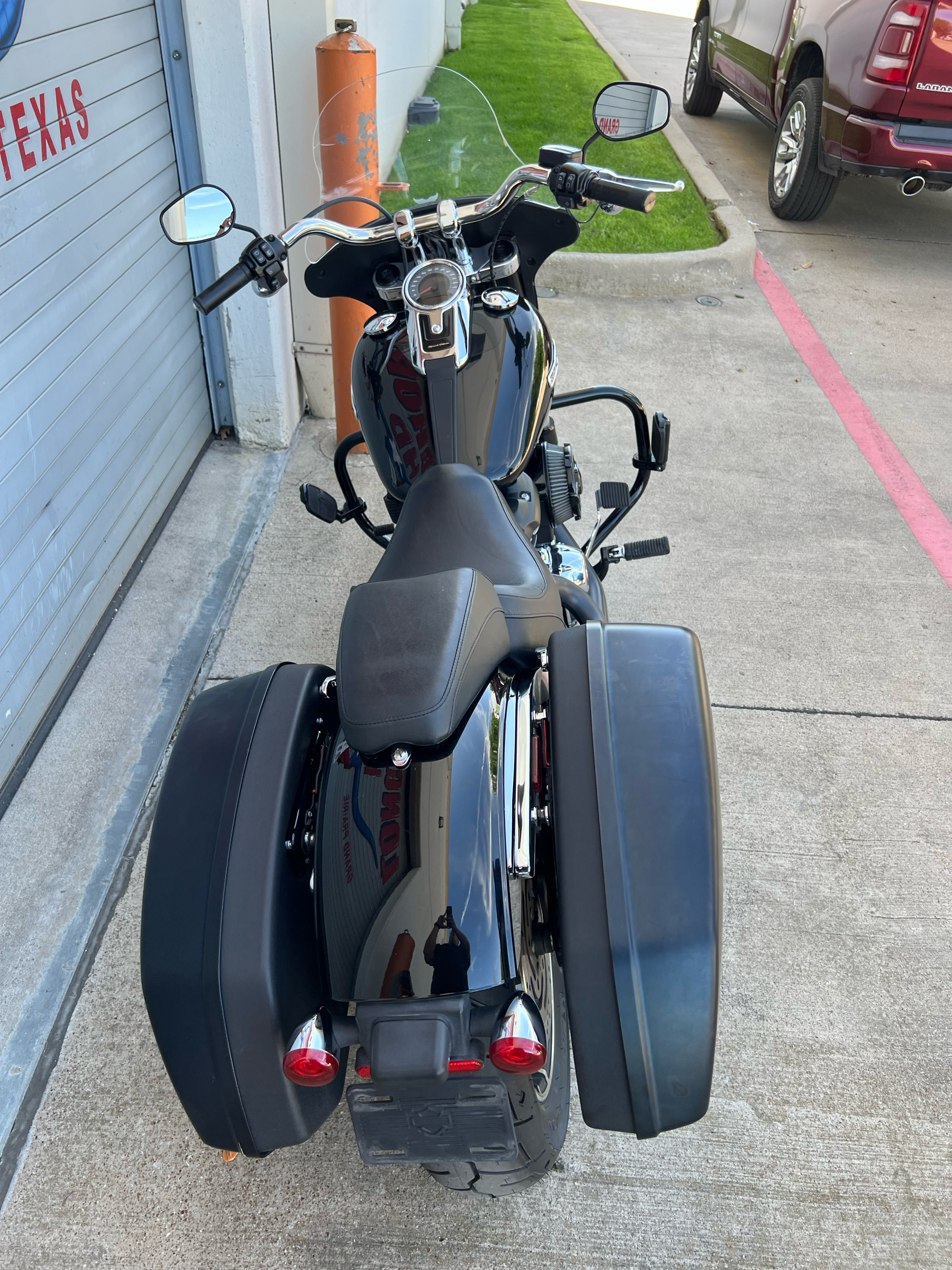 2018 Harley-Davidson Sport Glide® in Grand Prairie, Texas - Photo 6