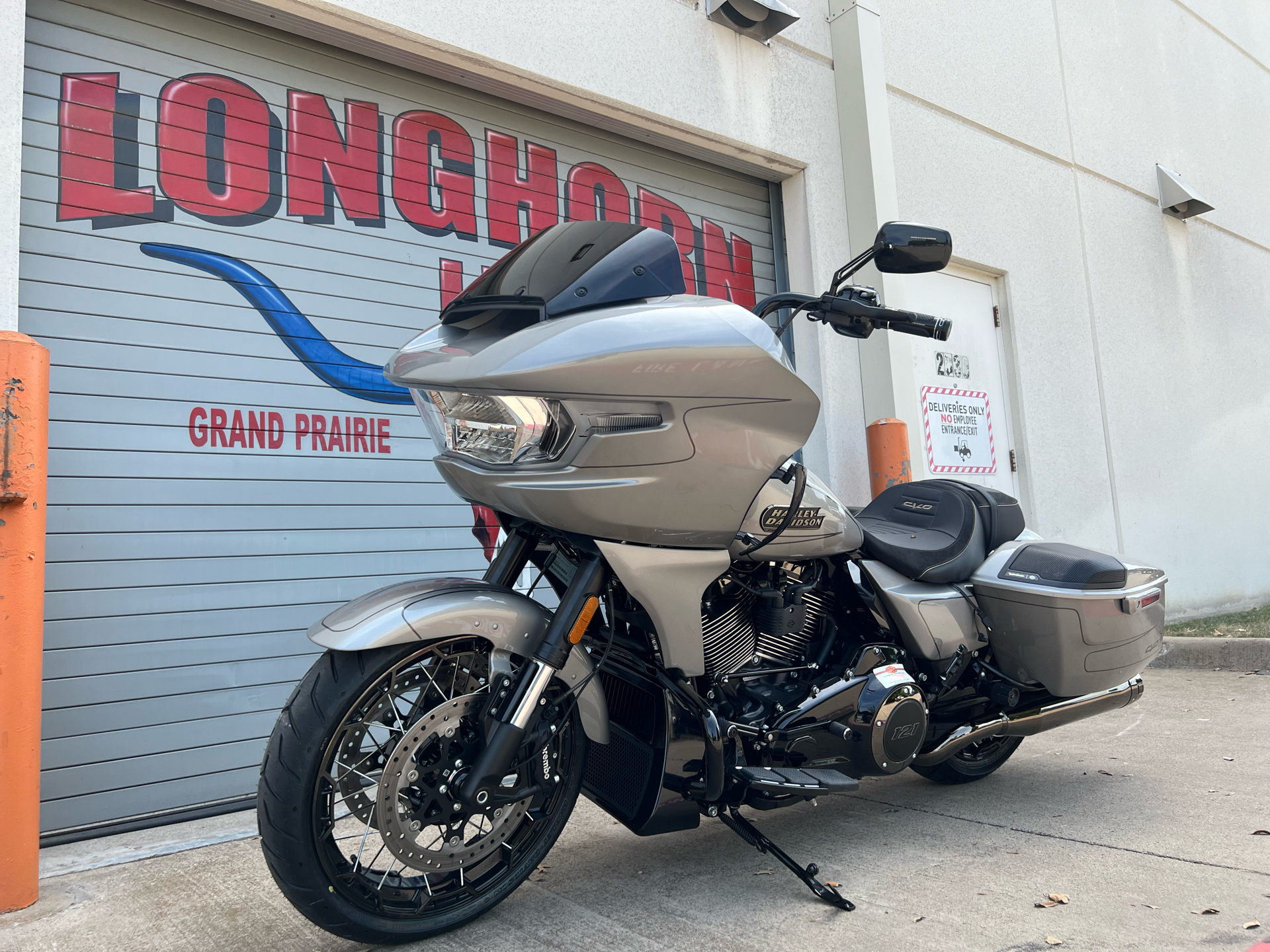2023 Harley-Davidson CVO™ Road Glide® in Grand Prairie, Texas - Photo 16