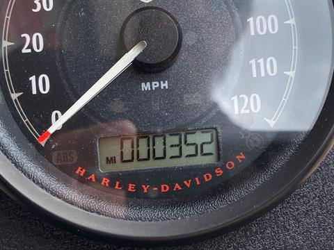 2021 Harley-Davidson Iron 883™ in Grand Prairie, Texas - Photo 10