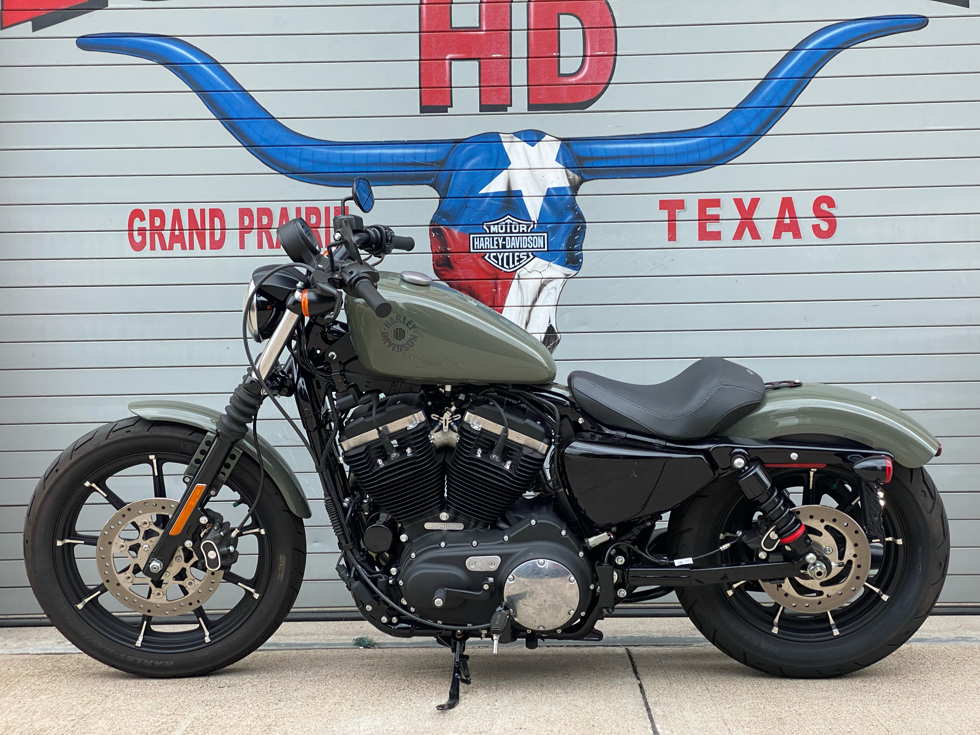 2021 Harley-Davidson Iron 883™ in Grand Prairie, Texas - Photo 11