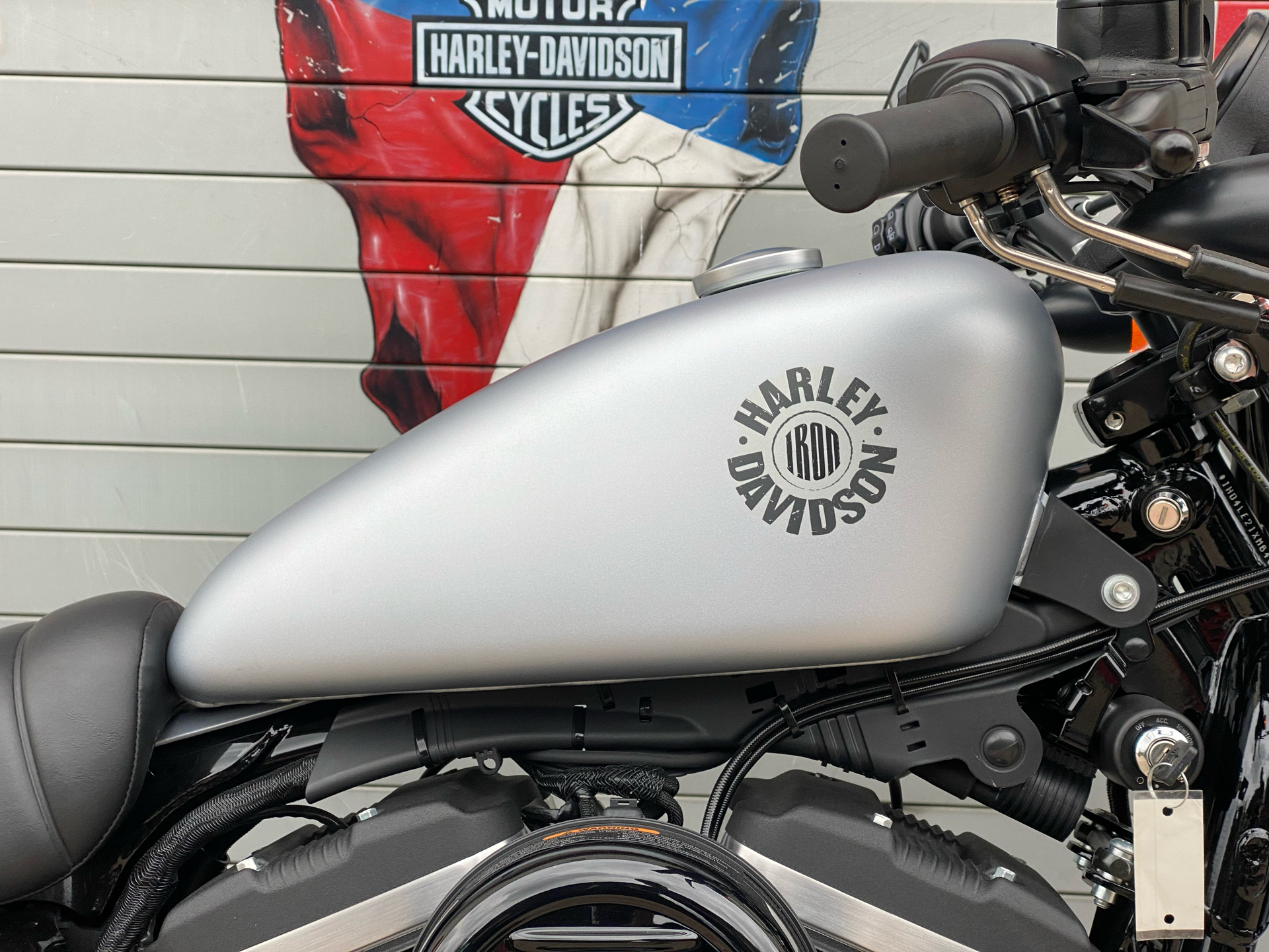 2021 Harley-Davidson Iron 883™ in Grand Prairie, Texas - Photo 5