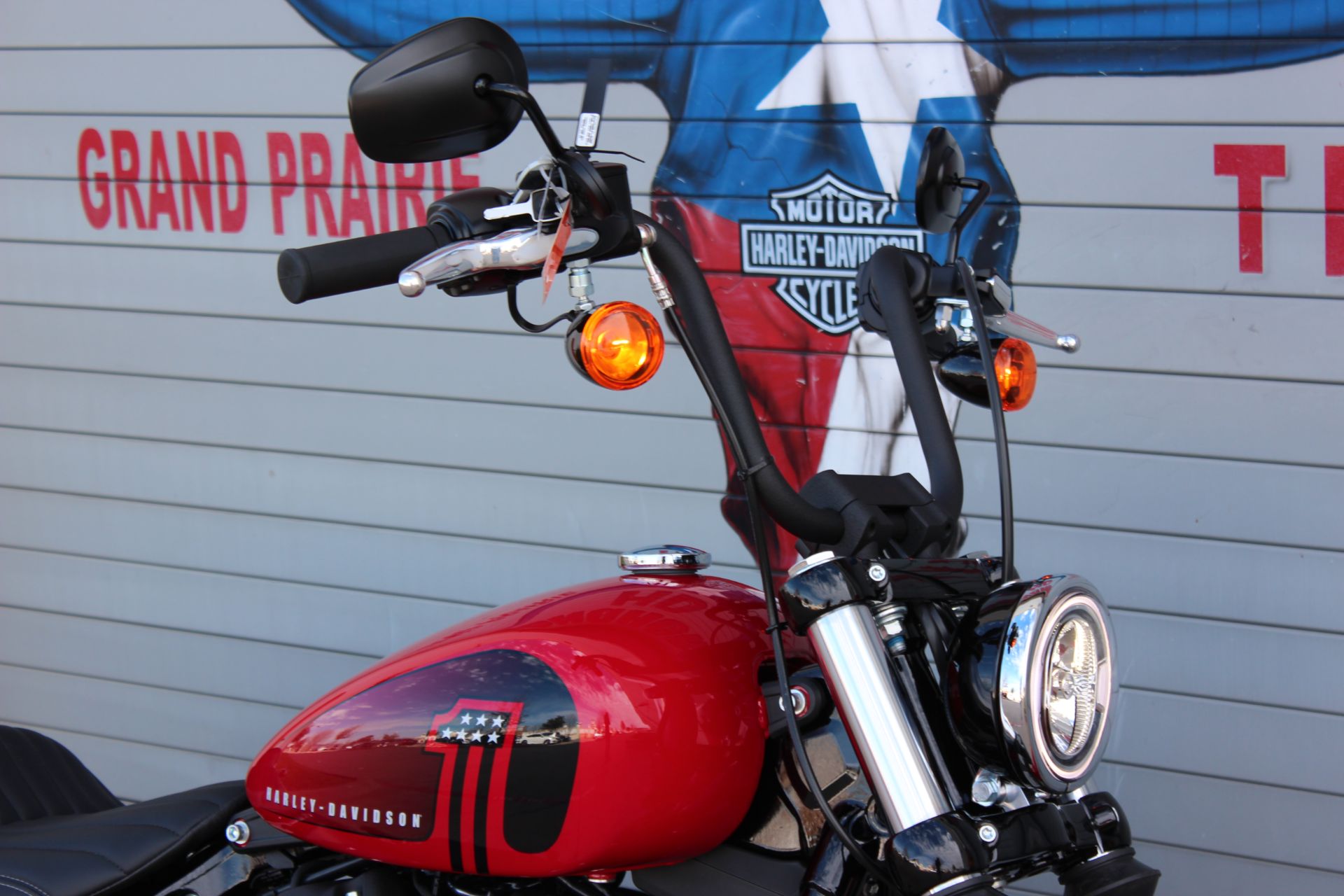 2022 Harley-Davidson Street Bob® 114 in Grand Prairie, Texas - Photo 2