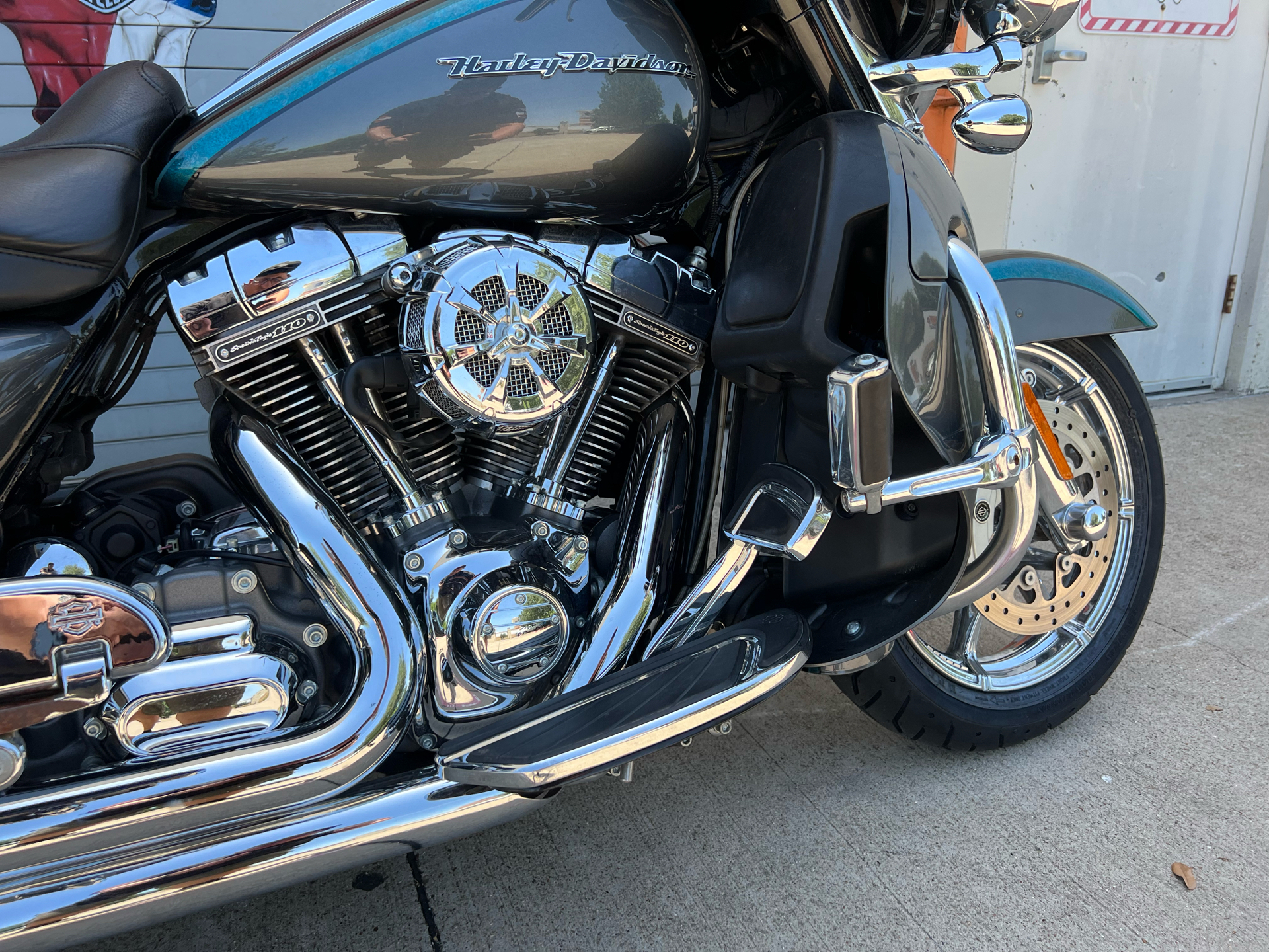 2015 Harley-Davidson CVO™ Limited in Grand Prairie, Texas - Photo 2