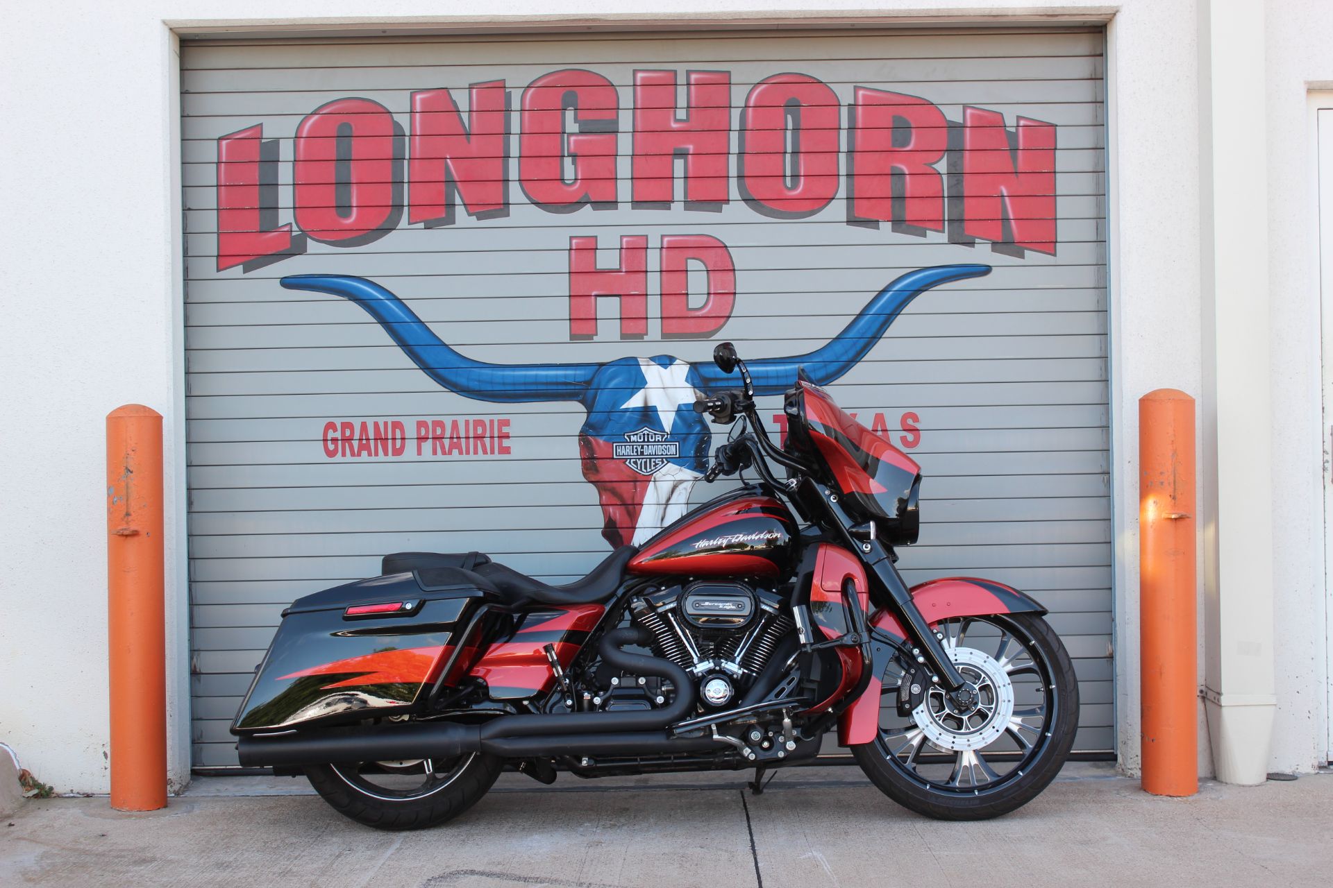 2017 Harley-Davidson CVO™ Street Glide® in Grand Prairie, Texas - Photo 1