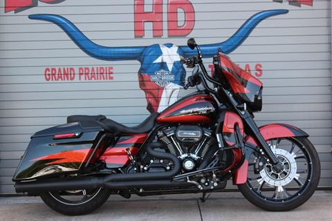 2017 Harley-Davidson CVO™ Street Glide® in Grand Prairie, Texas - Photo 3