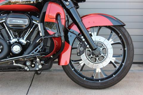 2017 Harley-Davidson CVO™ Street Glide® in Grand Prairie, Texas - Photo 4