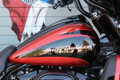 2017 Harley-Davidson CVO™ Street Glide® in Grand Prairie, Texas - Photo 6